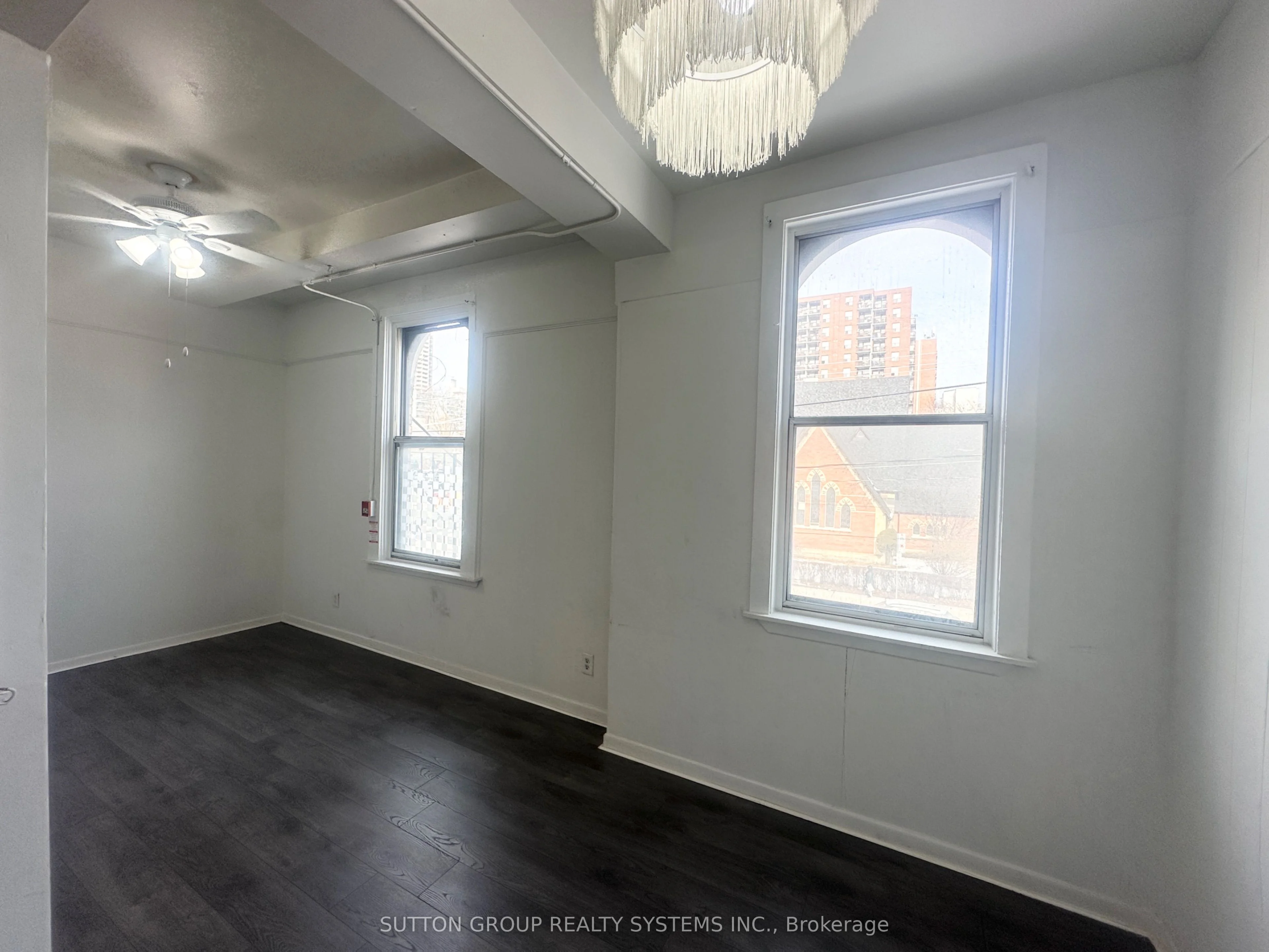 177 Carlton Street 5, Toronto C08, ON M5A 2K3