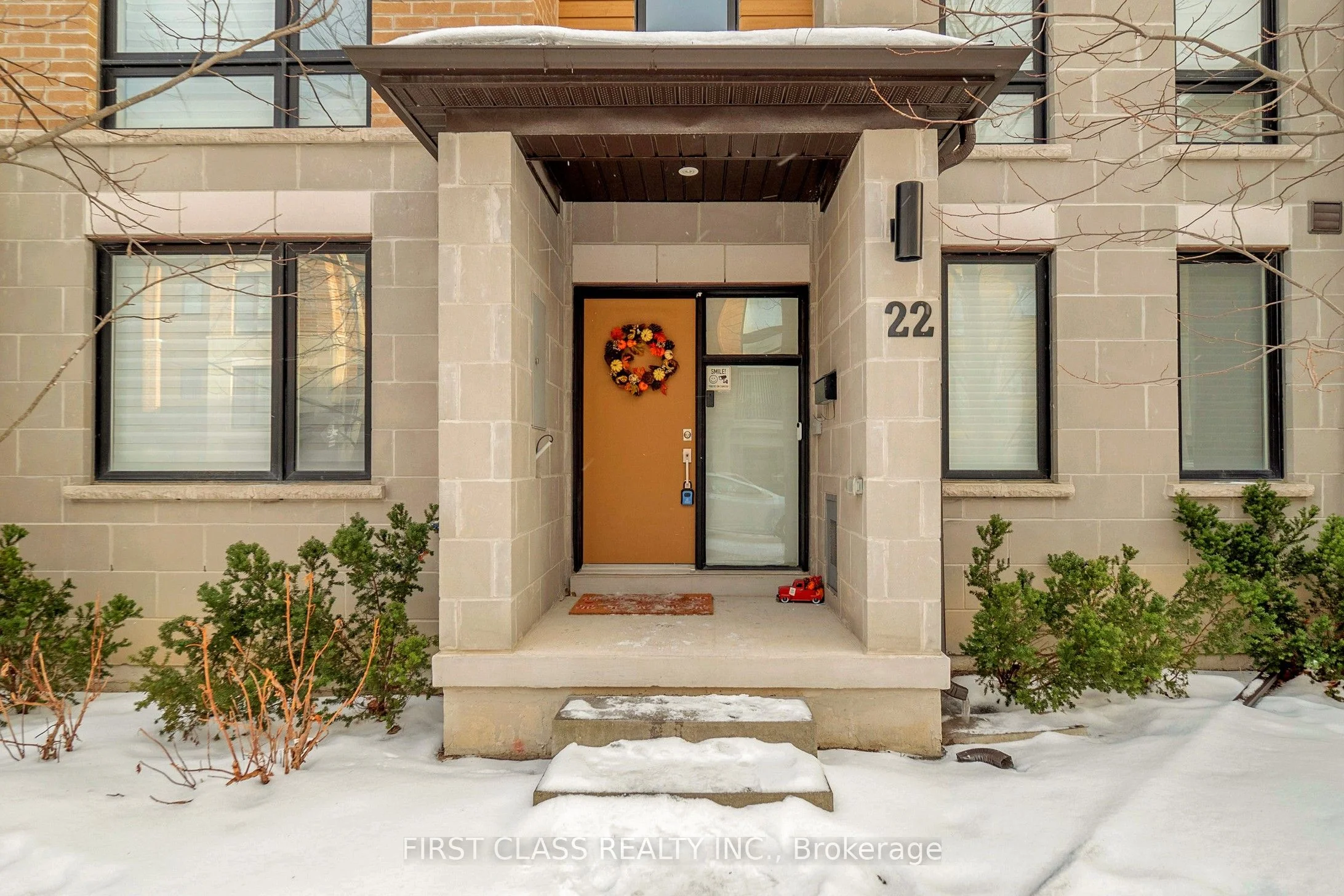Att/Row/Townhouse in Toronto