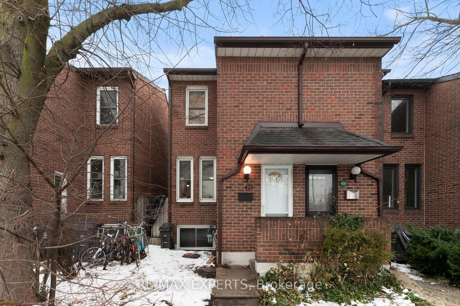 Att/Row/Townhouse in Toronto