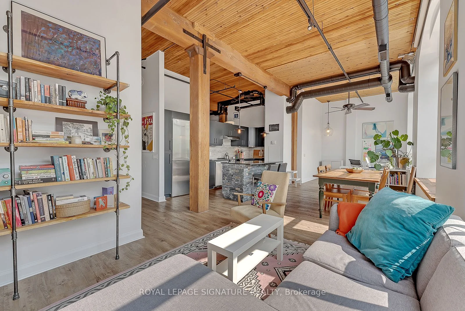 993 Queen Street W 226, Toronto C01, On M6j 1h2