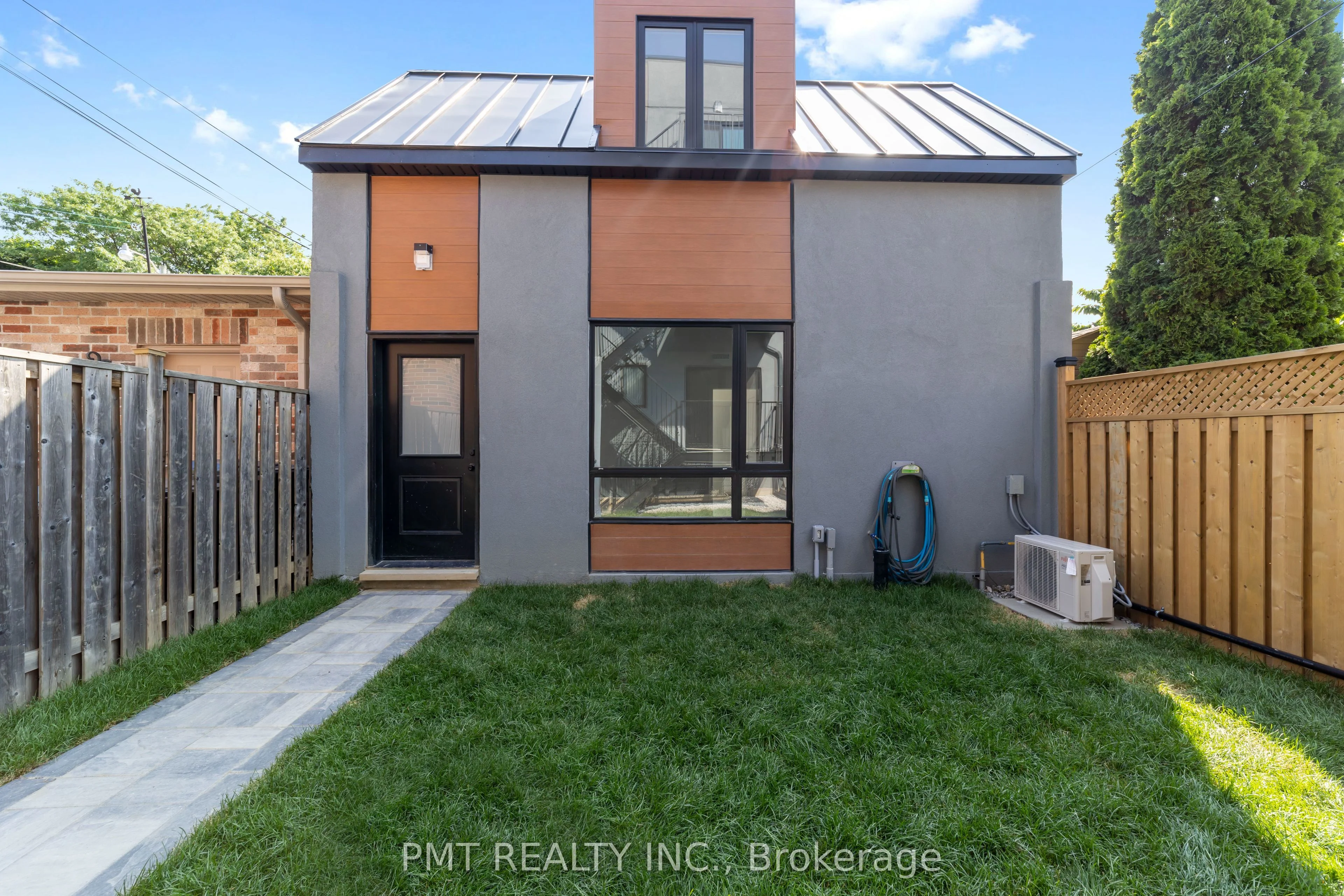 531 Delaware Avenue N 1fl, Toronto C02, On M6h 2v3