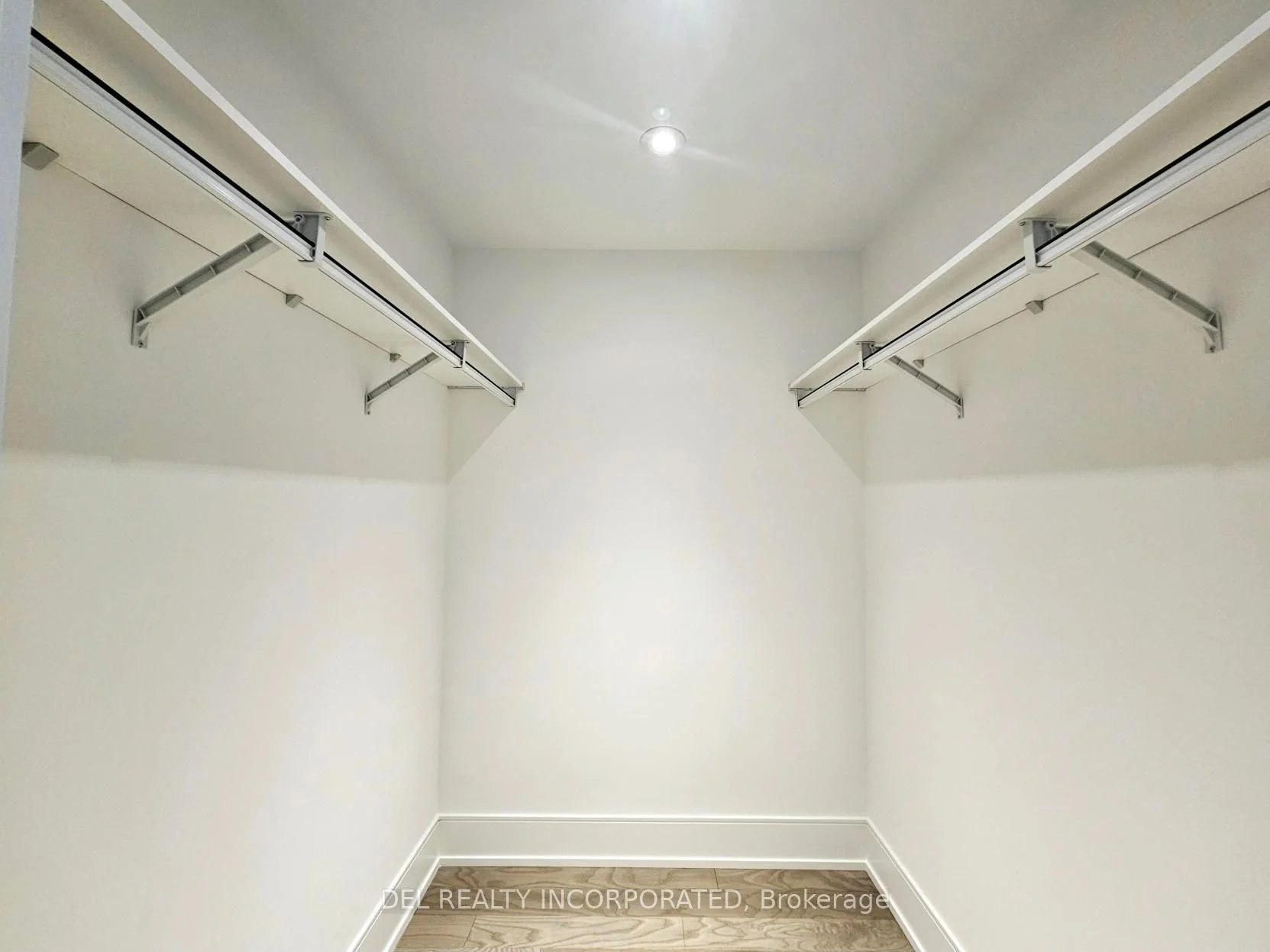 10 Inn on the Park Drive 1510, Toronto C13, ON M3C 0P9