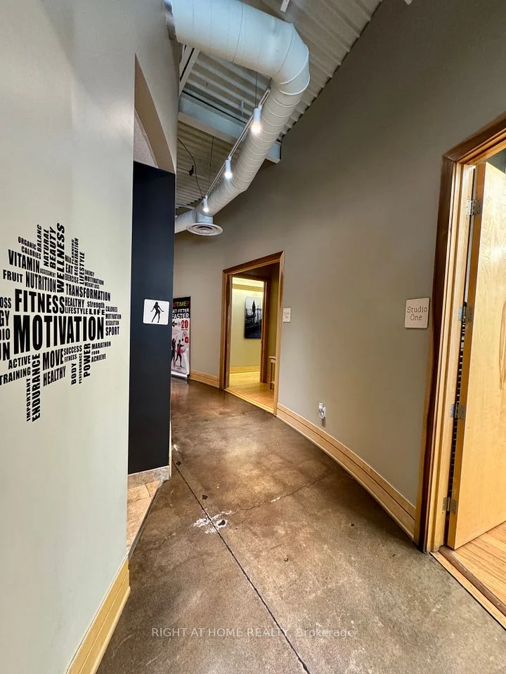 3-25 Scarsdale Road Studio #3, Toronto C13, ON M3B 2R2