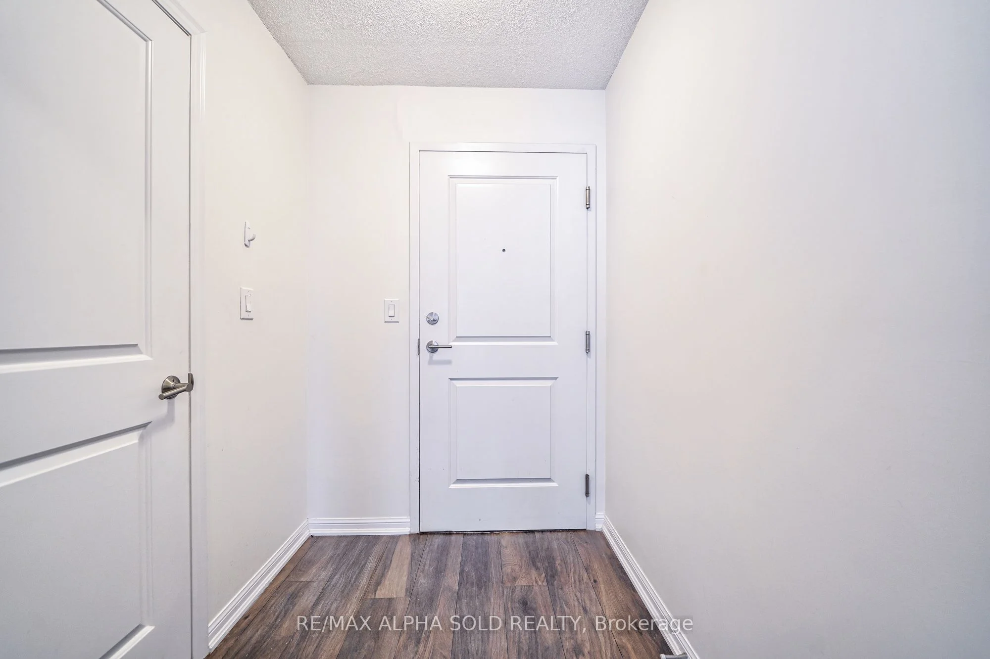38 Grand Magazine Street 1843, Toronto C01, ON M5V 0B1