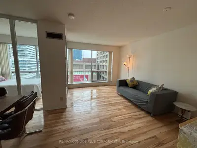 10 Yonge Street 809, Toronto C01, On M5e 1r4