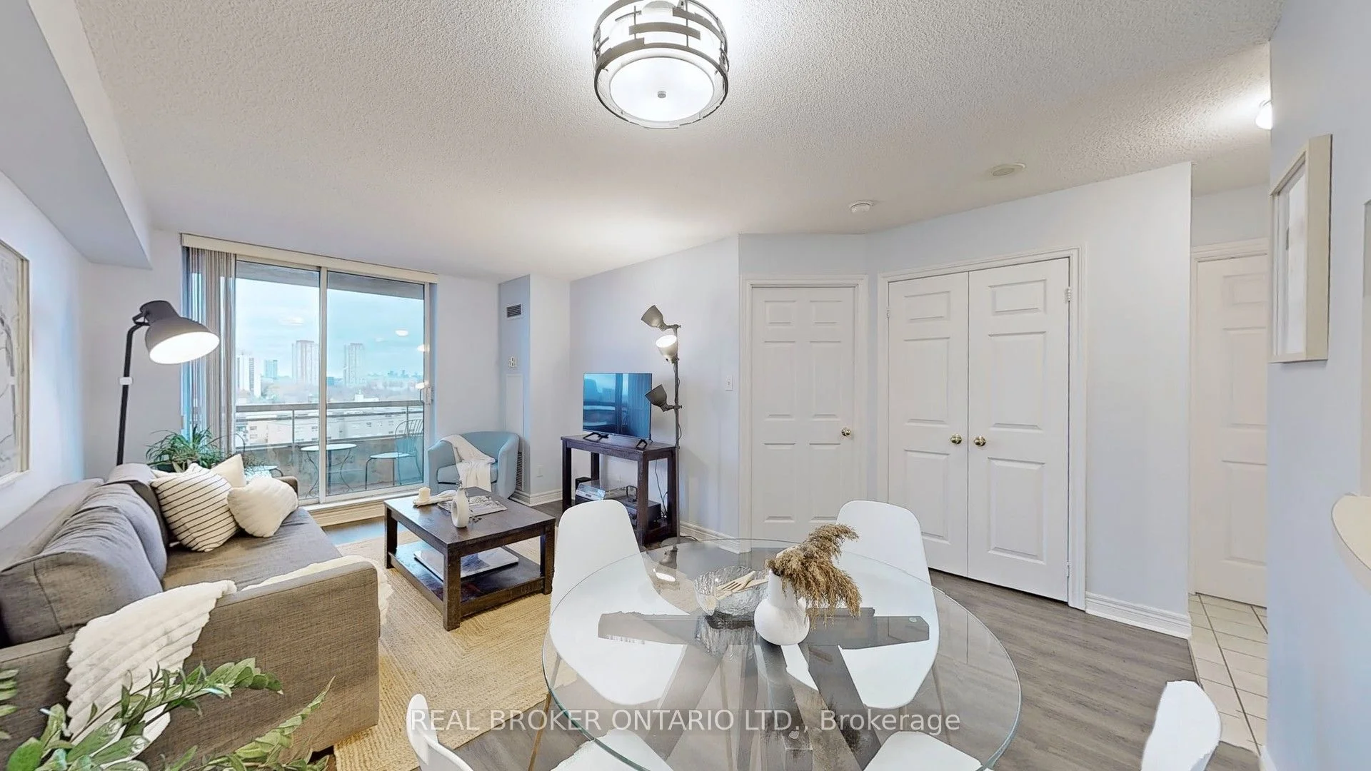 1700 Eglinton Avenue E 917, Toronto C13, ON M4A 2X4