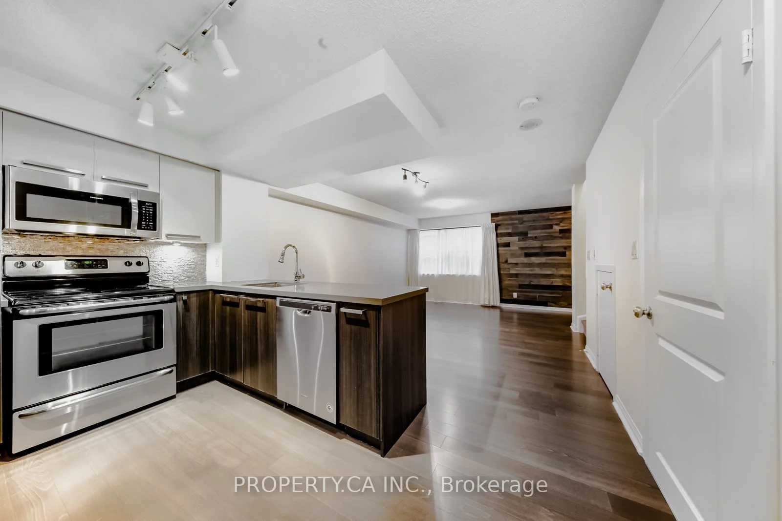 11 St Joseph Street 317, Toronto C01, ON M4Y 3G4