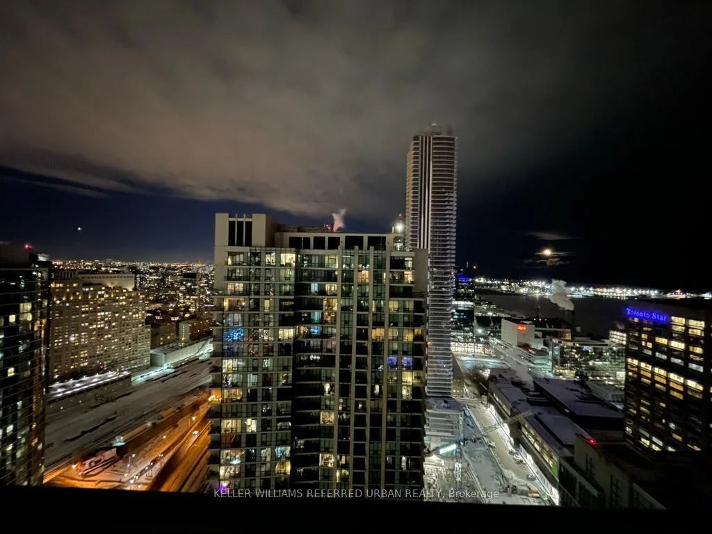 16 Harbour Street 3906, Toronto C01, ON M5J 2Z7