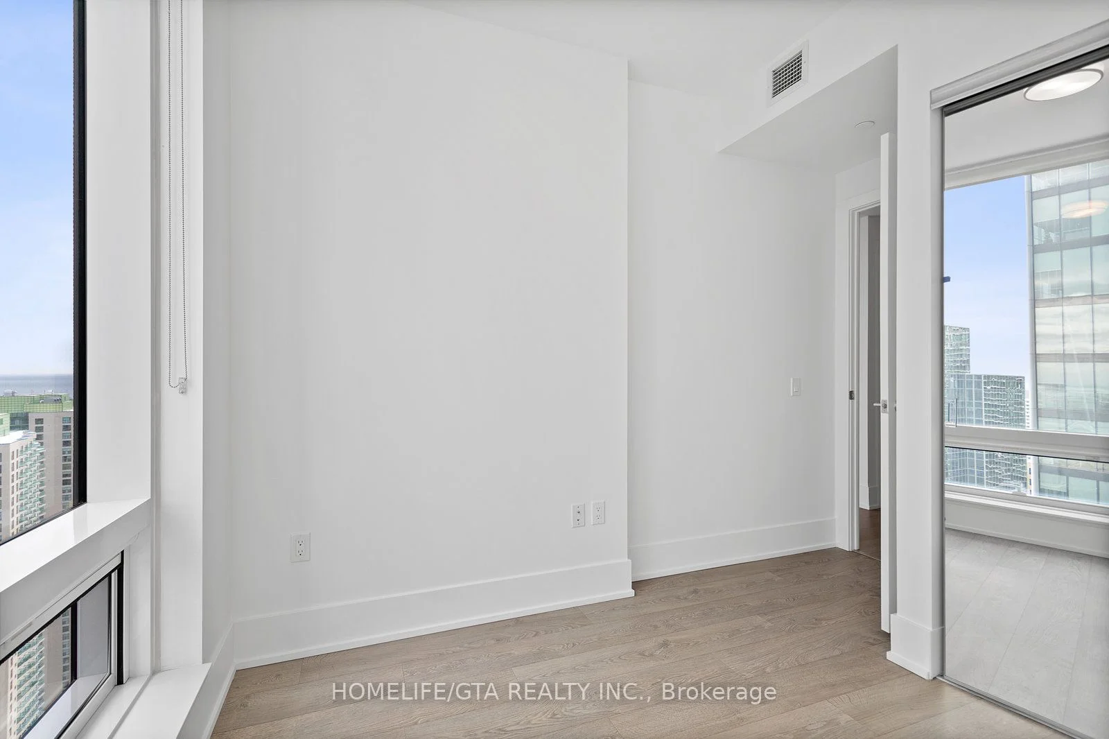 10 York Street 4105, Toronto C01, ON M5J 0E1