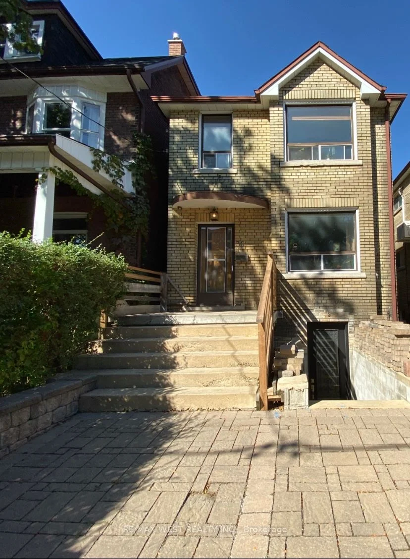 36 Churchill Avenue Main, Toronto C01, On M6j 2b4