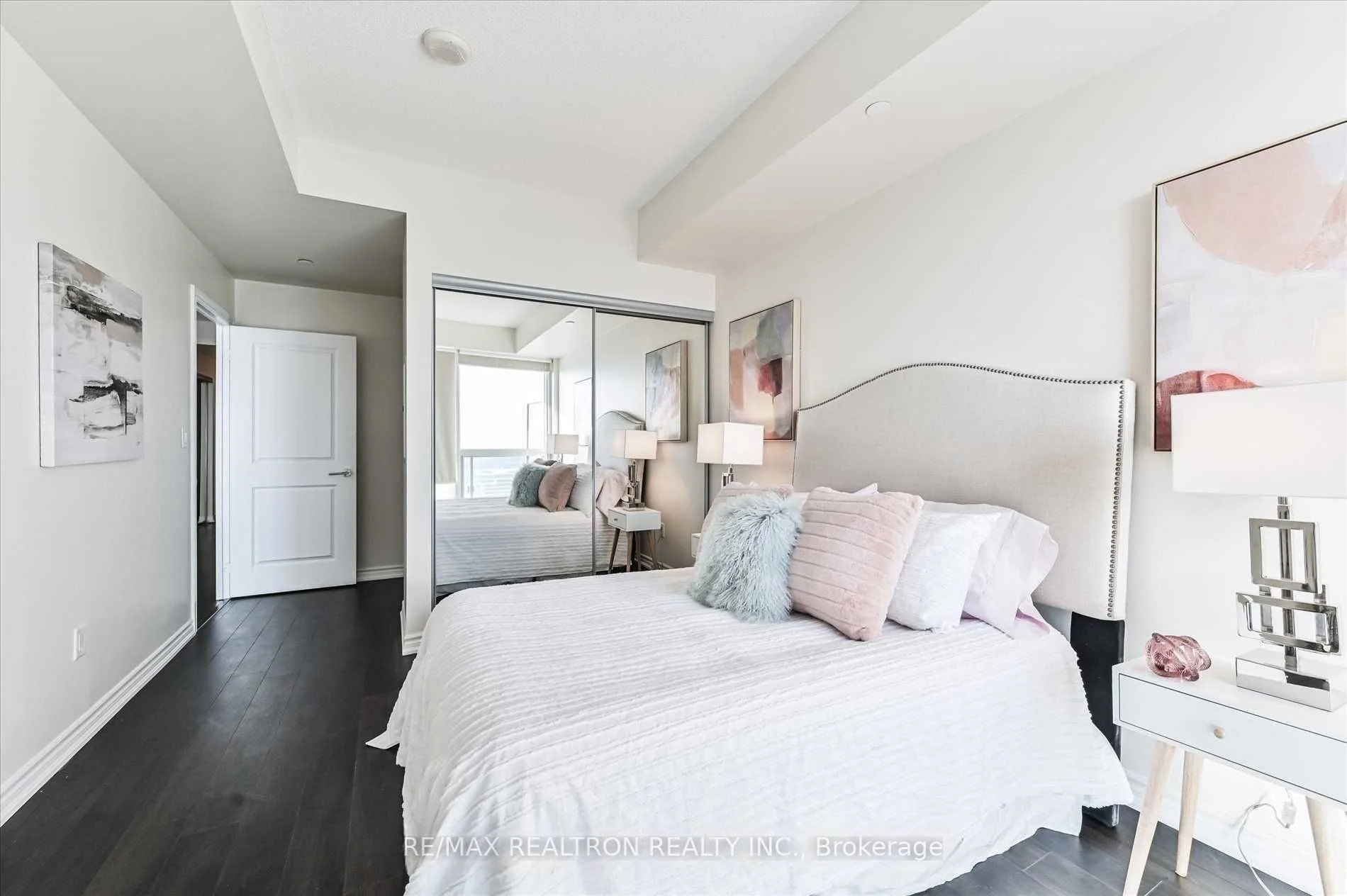 386 Yonge Street 4103, Toronto C01, ON M5G 2J9