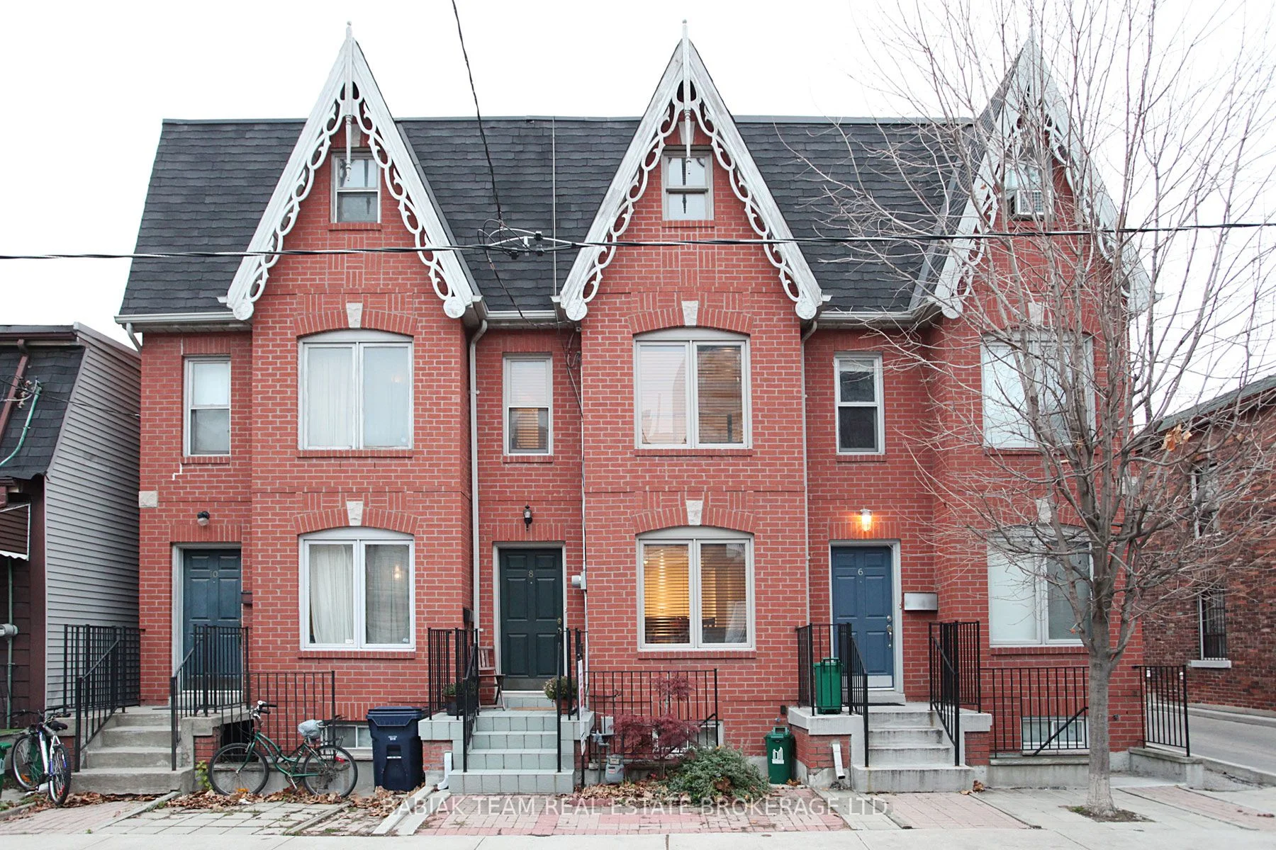 Att/Row/Townhouse in Toronto