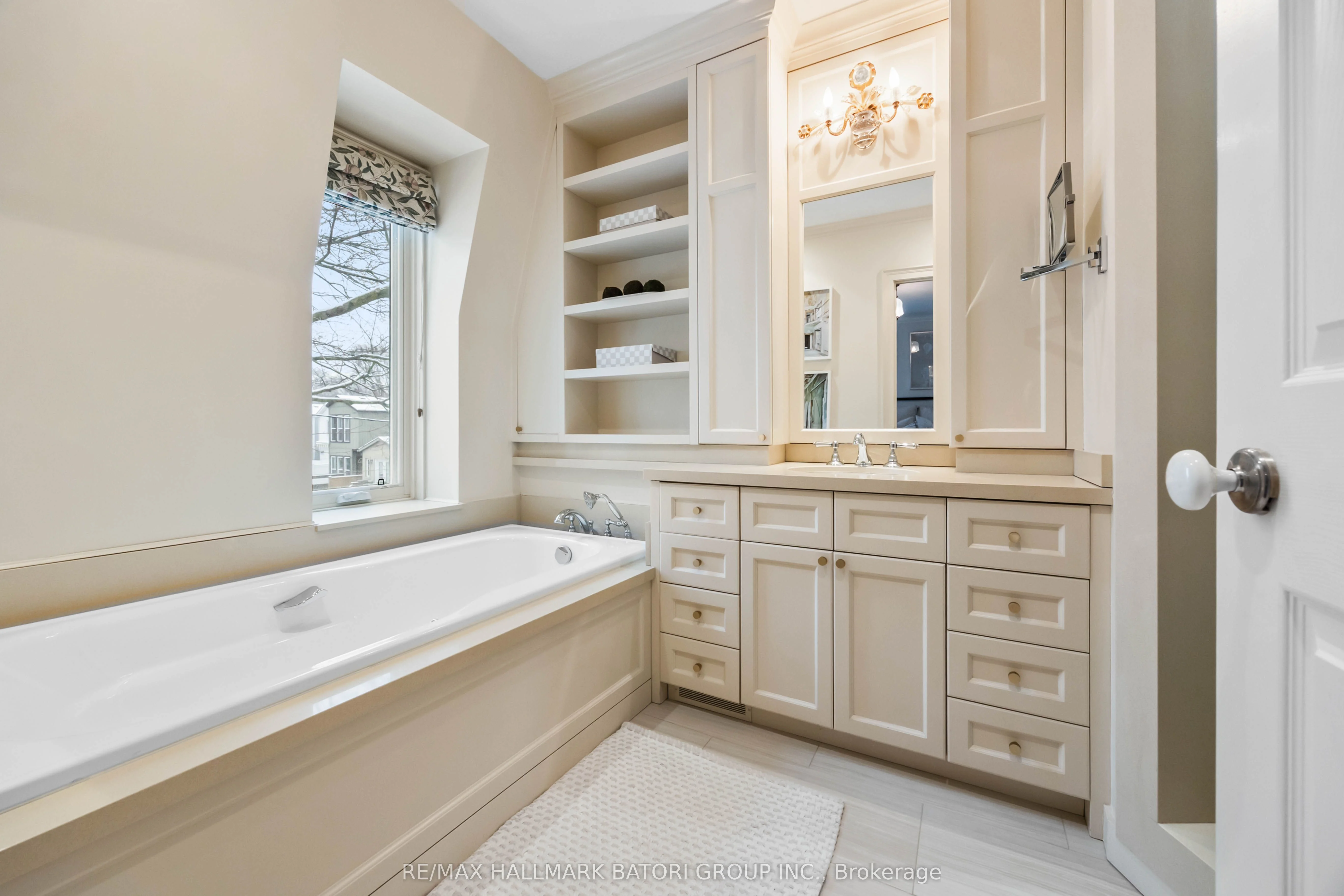 23 Cleveland Street, Toronto C10, ON M4S 2V9