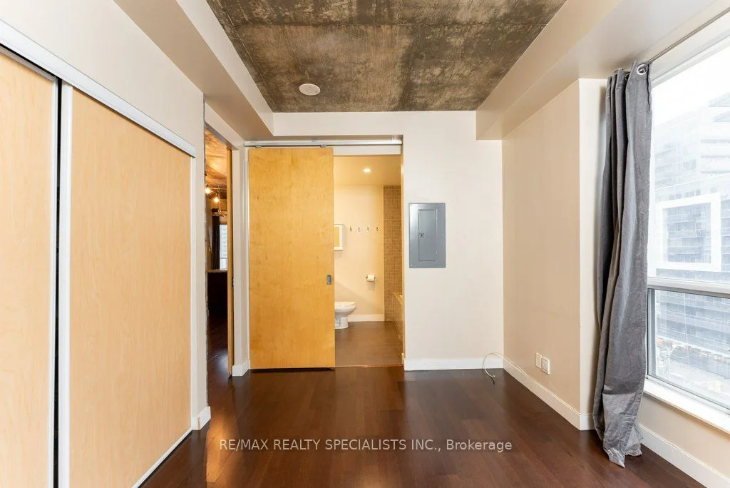 1 Shaw Street W 826, Toronto C01, ON M6K 0A1