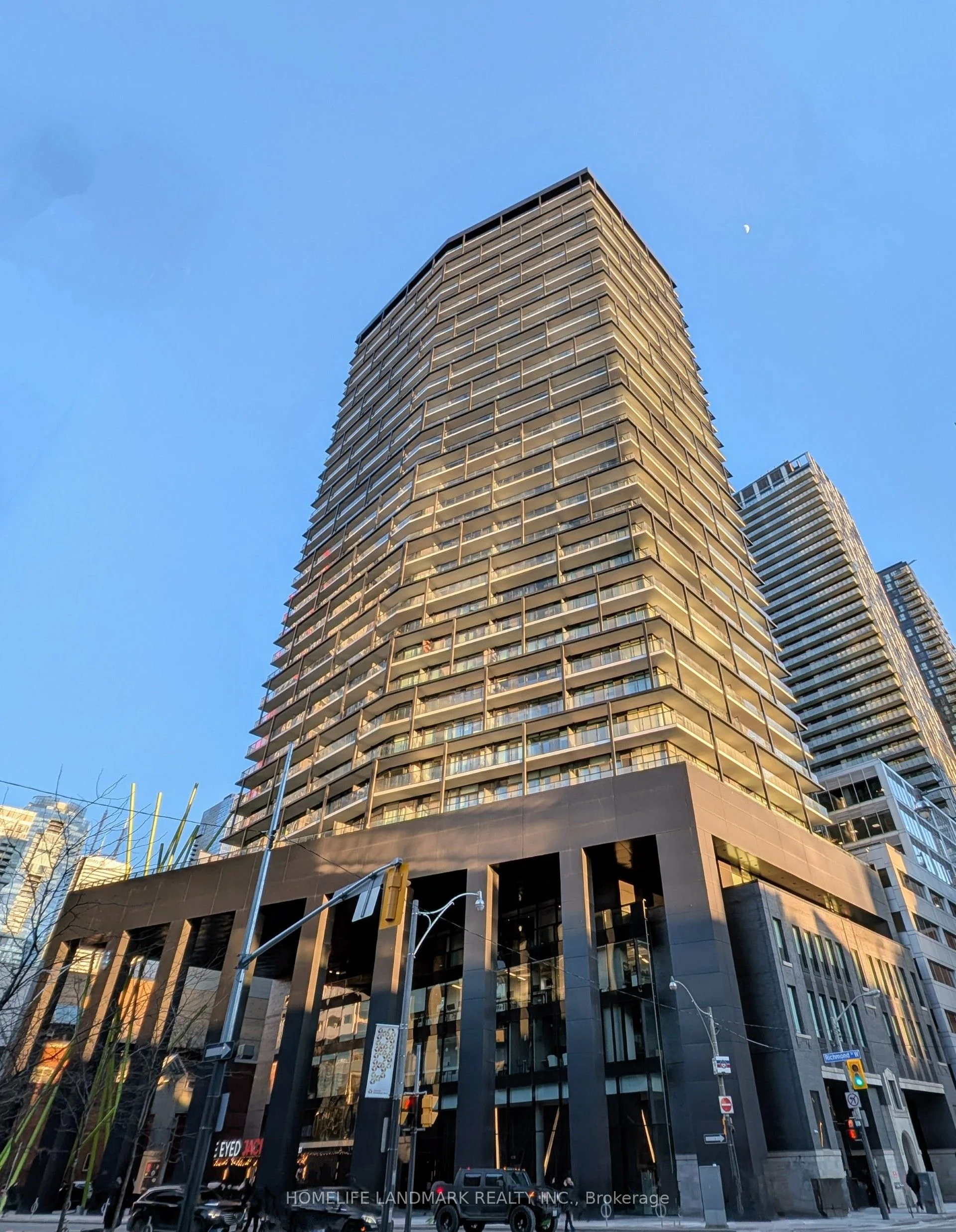 125 Peter Street 1104, Toronto C01, On M5v 0m3