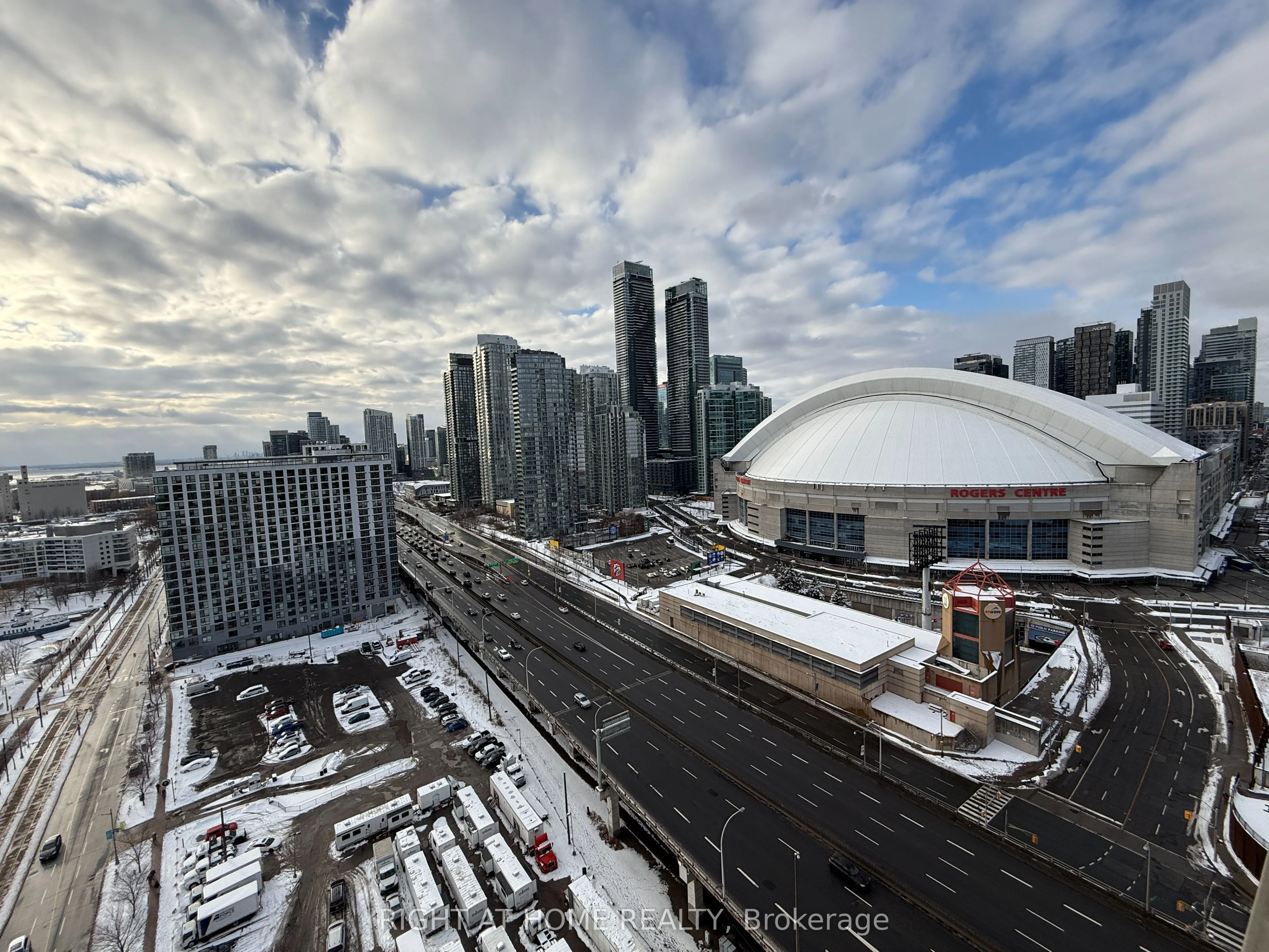 270 Queens Quay W 2304, Toronto C01, ON M5J 2N4