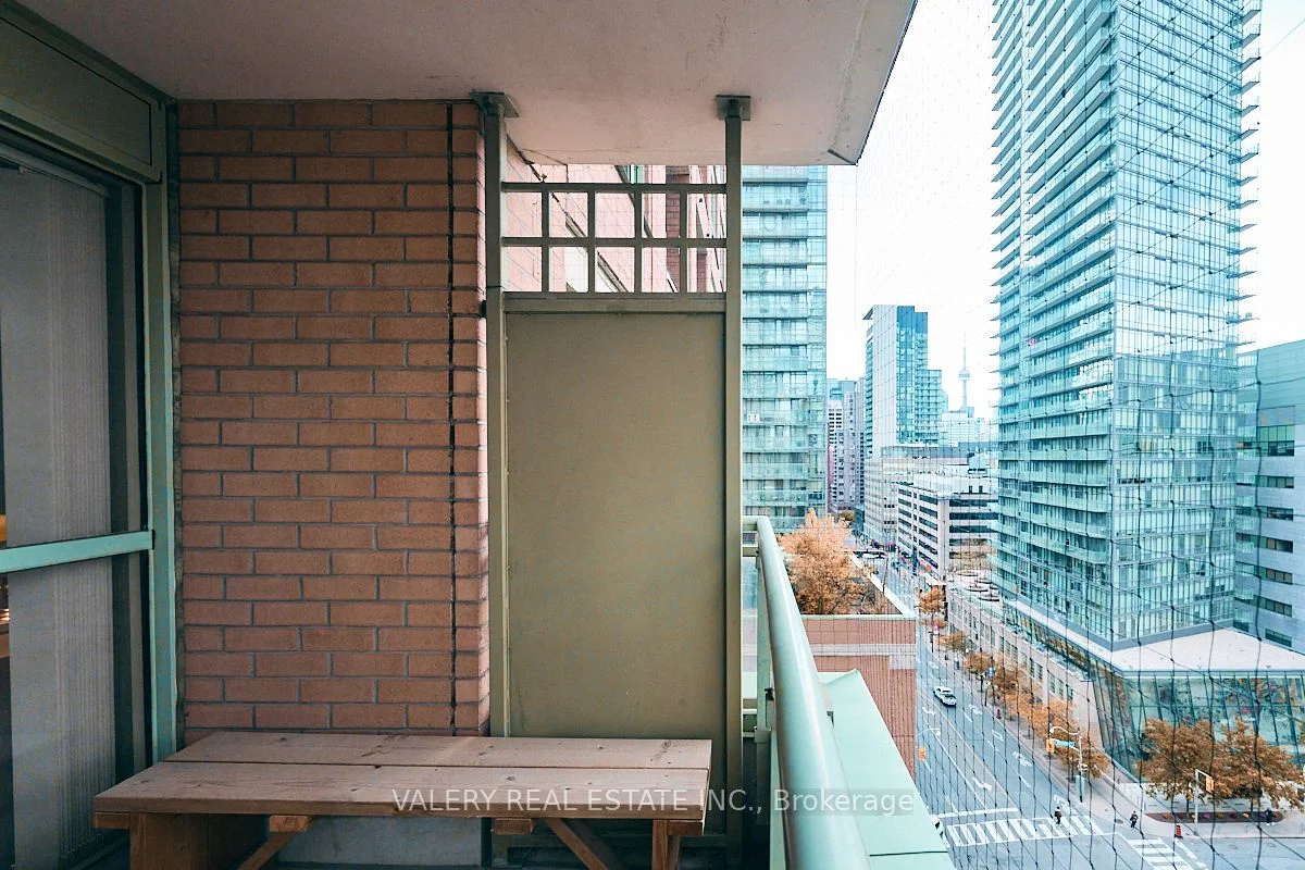 887 Bay Street 1211, Toronto C01, ON M5S 3K4