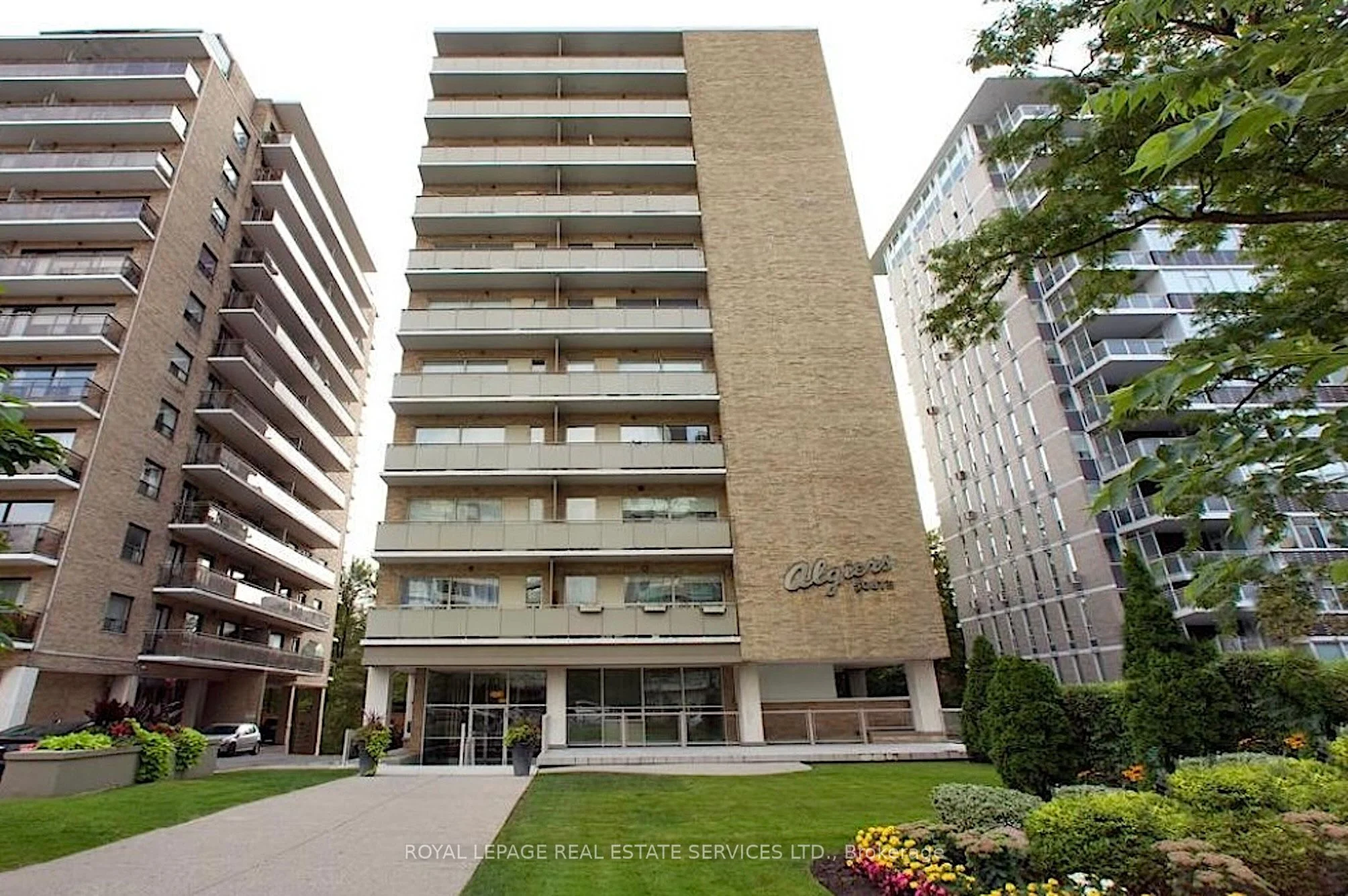 565 Avenue Road 801, Toronto C02, On M4v 2j9