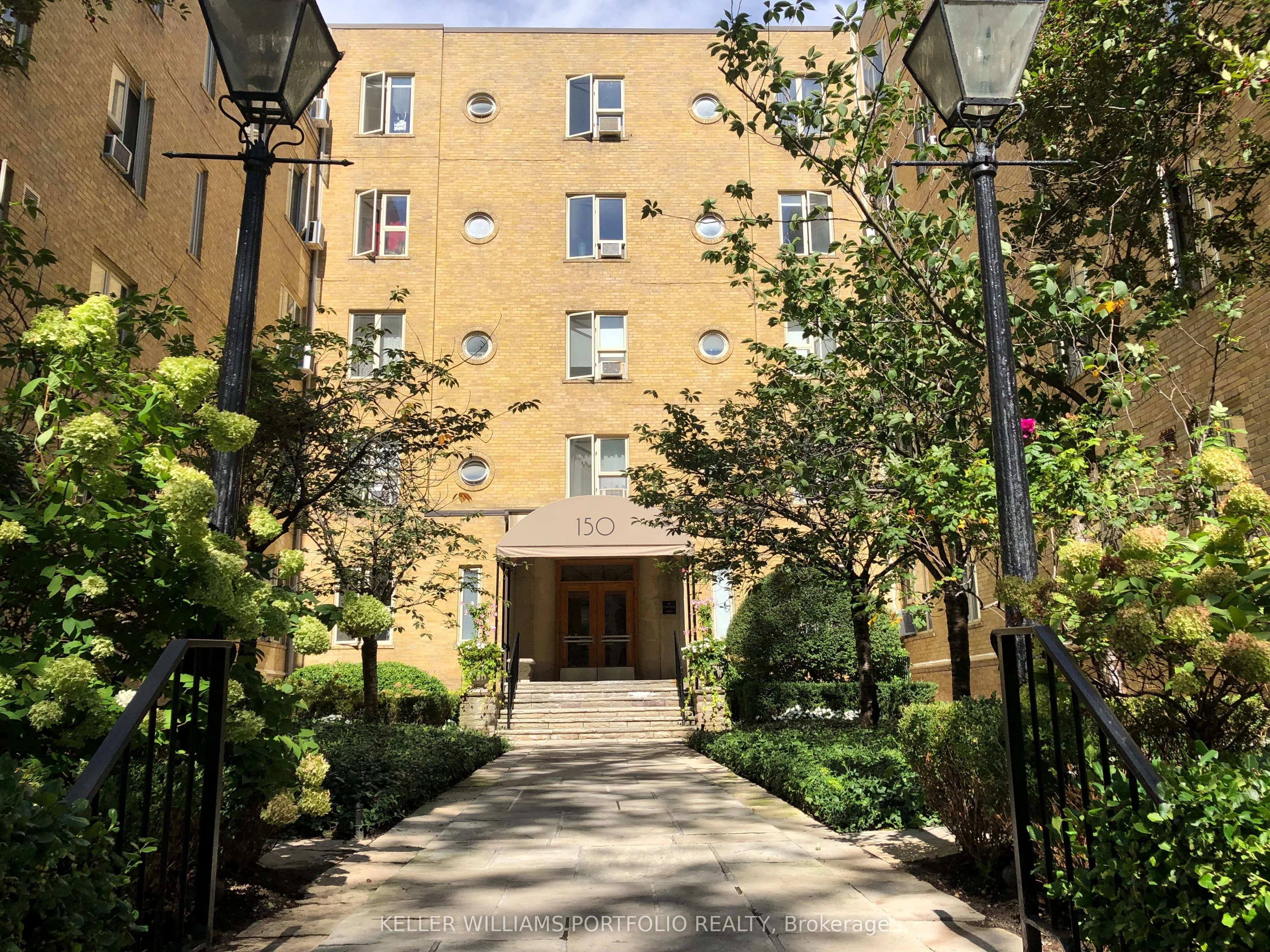 150 Farnham Avenue 214, Toronto C02, On M4v 1h5