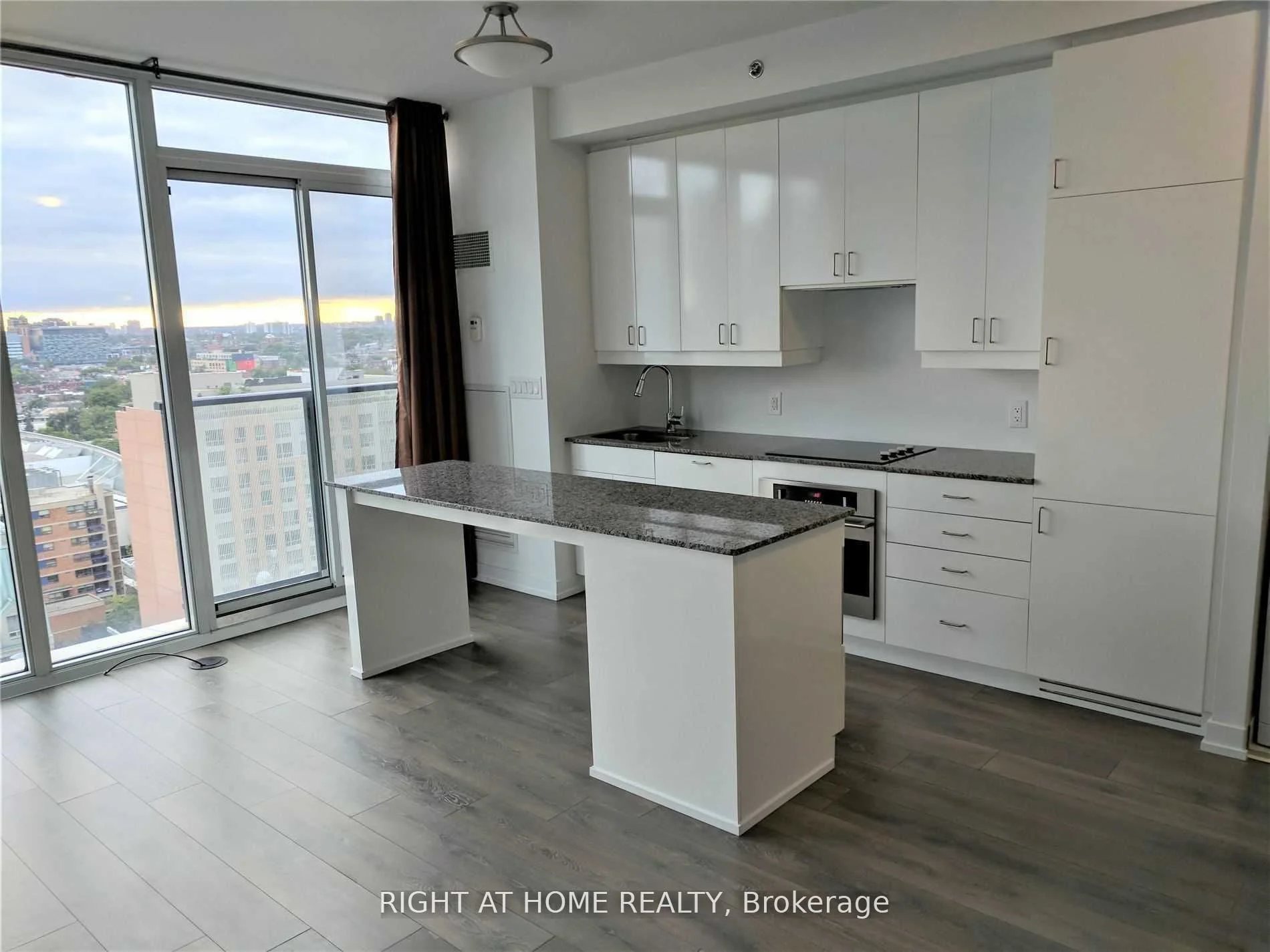 426 University Avenue 1802, Toronto C01, ON M5G 1S9