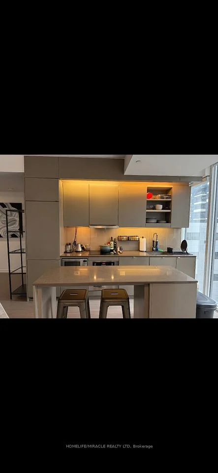 101 Peter Street 1006, Toronto C01, ON M5V 0G6