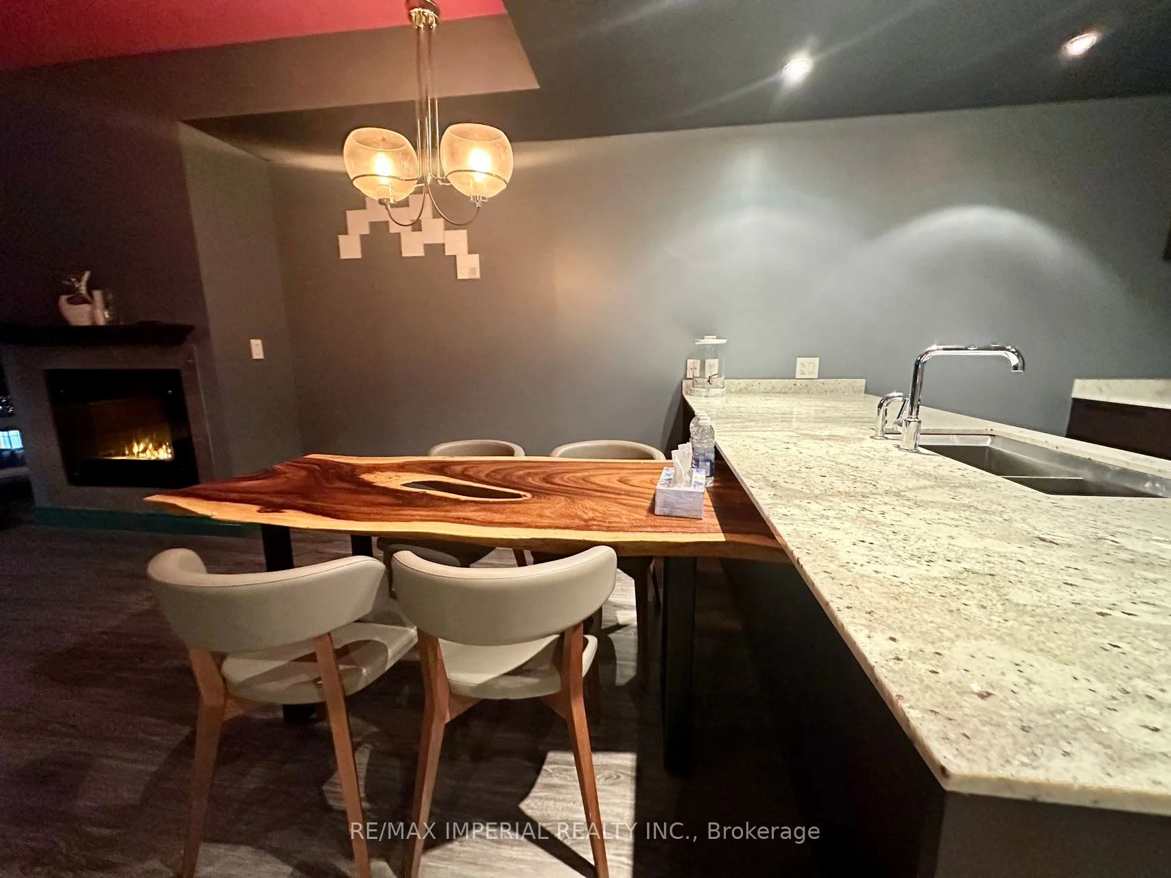 180 University Avenue 4004, Toronto C01, ON M5H 0A2