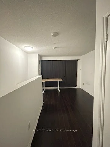 386 Yonge Street 513, Toronto C01, On M5b 0b5