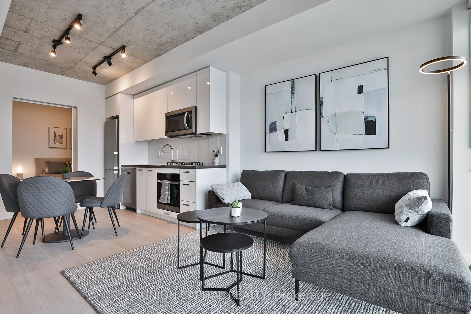 195 McCaul Street 1301, Toronto C01, ON M5T 1W6