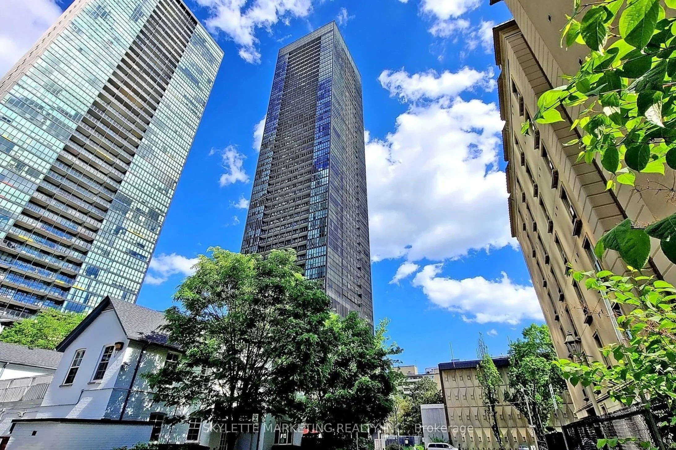 101 Charles Street E 818, Toronto C08, ON M4Y 1V2