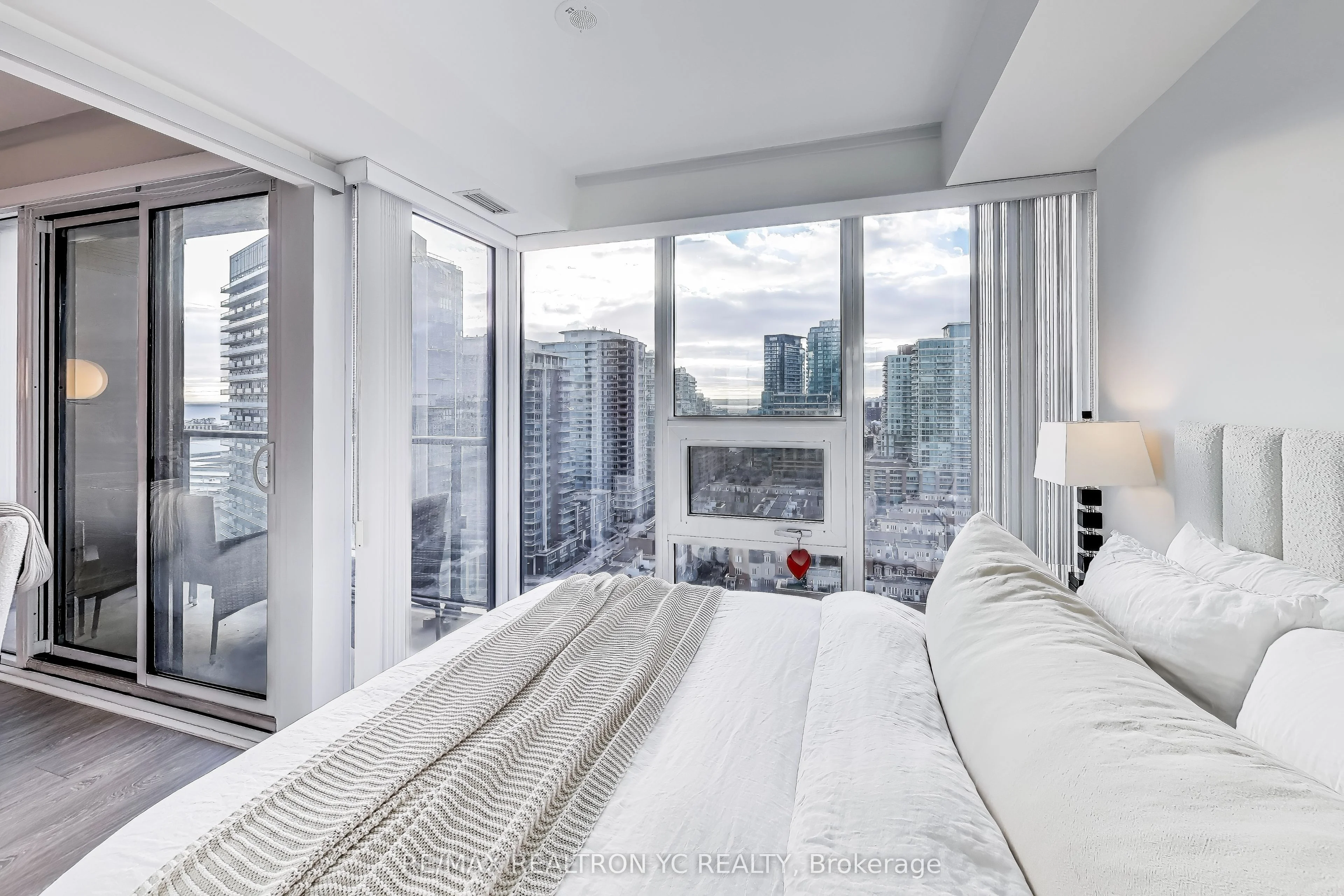 19 Western Battery Road 1816, Toronto C01, On M6k 0e3