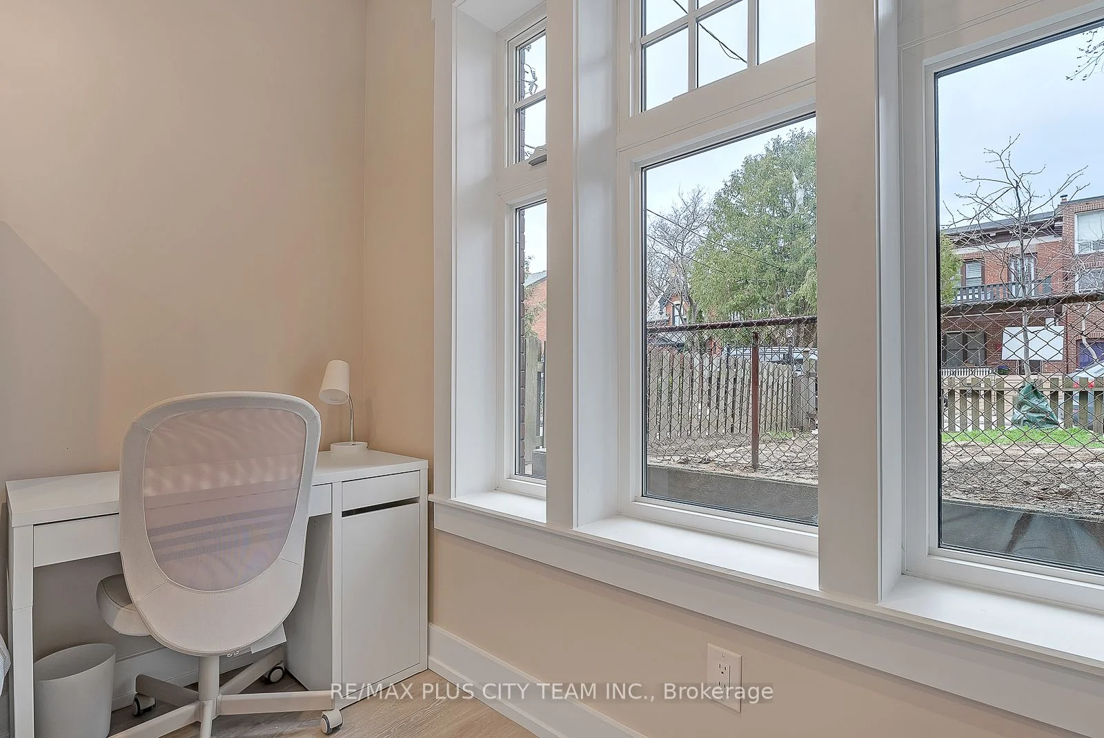 216 Seaton Street 4, Toronto C08, ON M5A 2T4