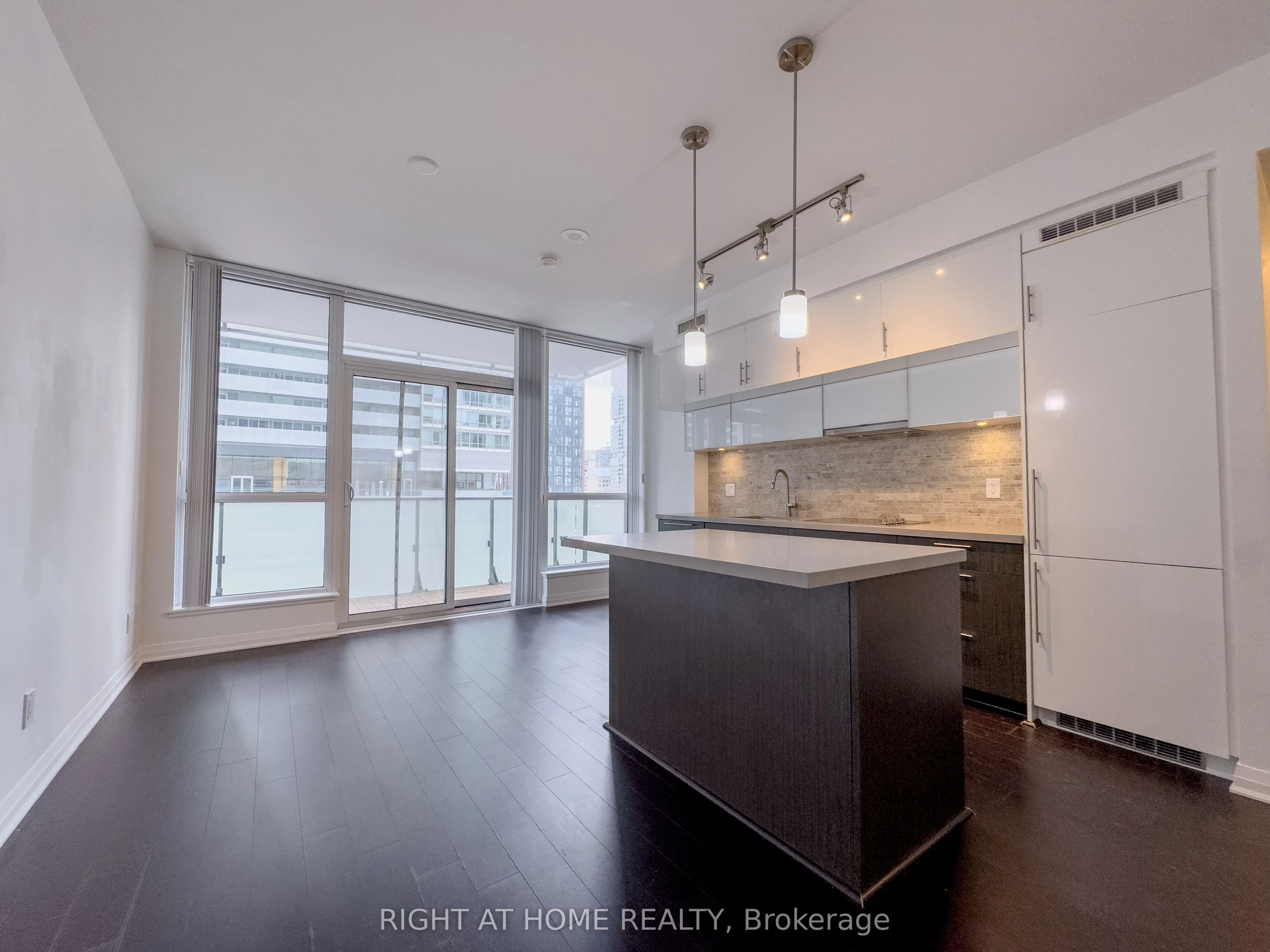 8 Mercer Street 912, Toronto C01, ON M5V 0C4
