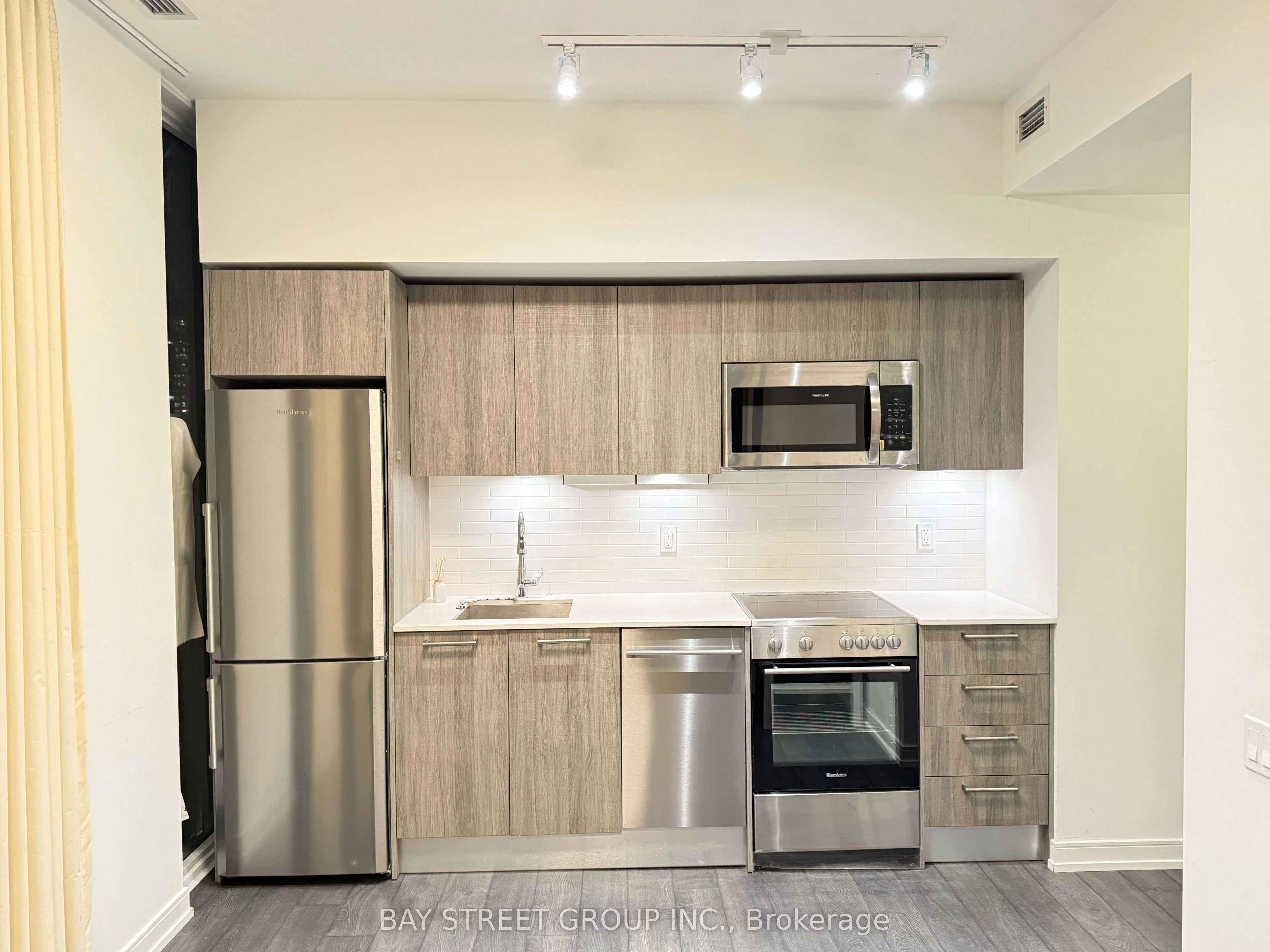 28 Wellesley Street E 1907, Toronto C08, On M4y 0c4