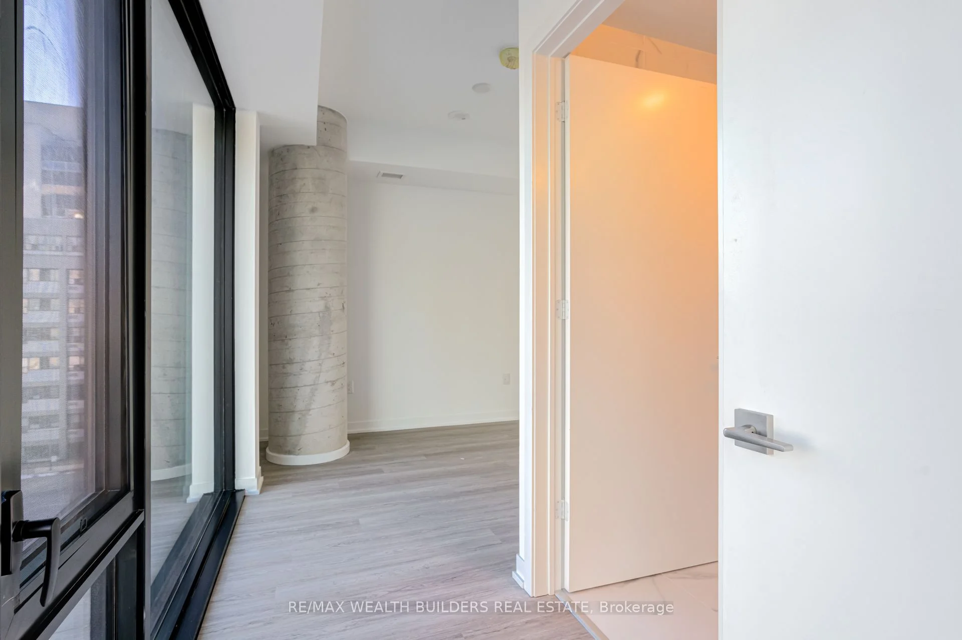 195 McCaul Street 910, Toronto C01, ON M5T 1W6