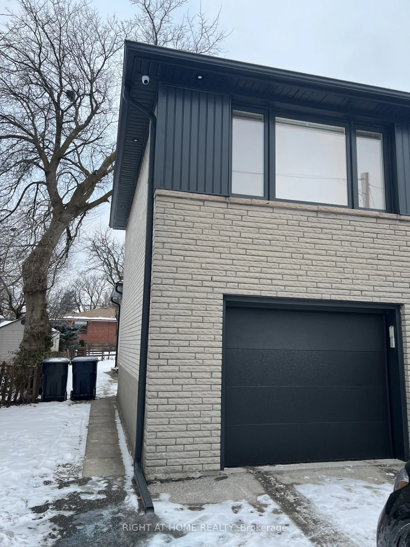 220 Honiton Street Lower Level Apartment, Toronto C06, On M3h 5n8