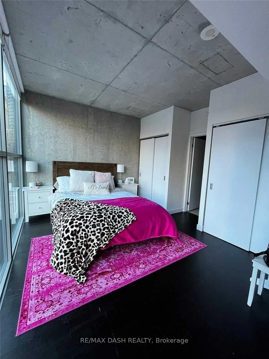 25 Oxley Street 501, Toronto C01, ON M5V 2J5