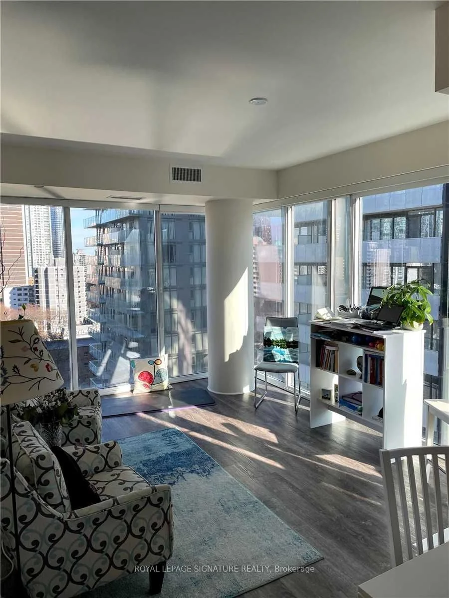 17 Dundonald Street 1207, Toronto C08, On M4y 0e4