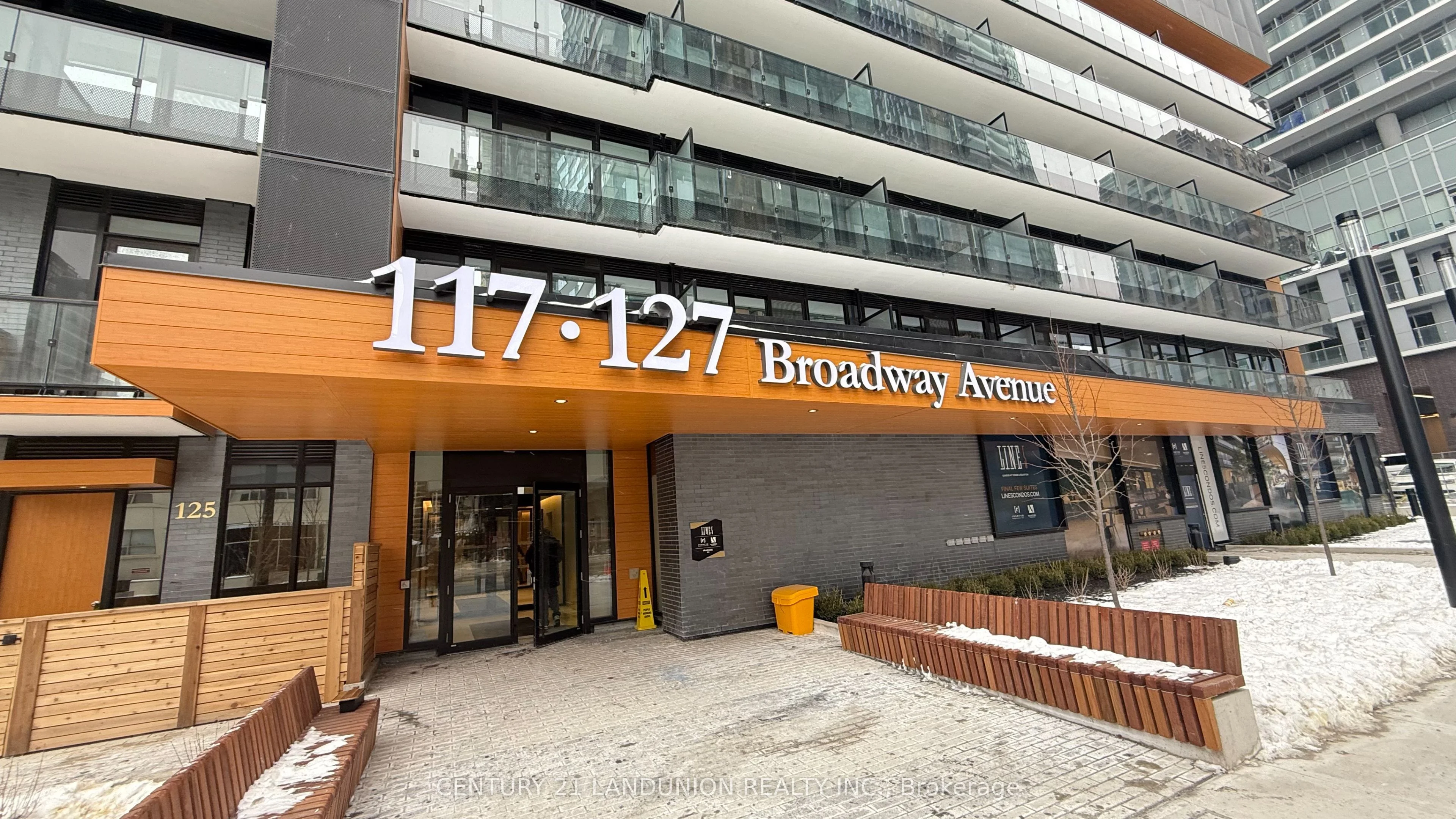 117 Broadway Avenue 2411, Toronto C10, On M4p 1v3