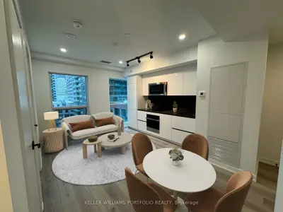 327 King Street W 601, Toronto C01, On M5v 0w7
