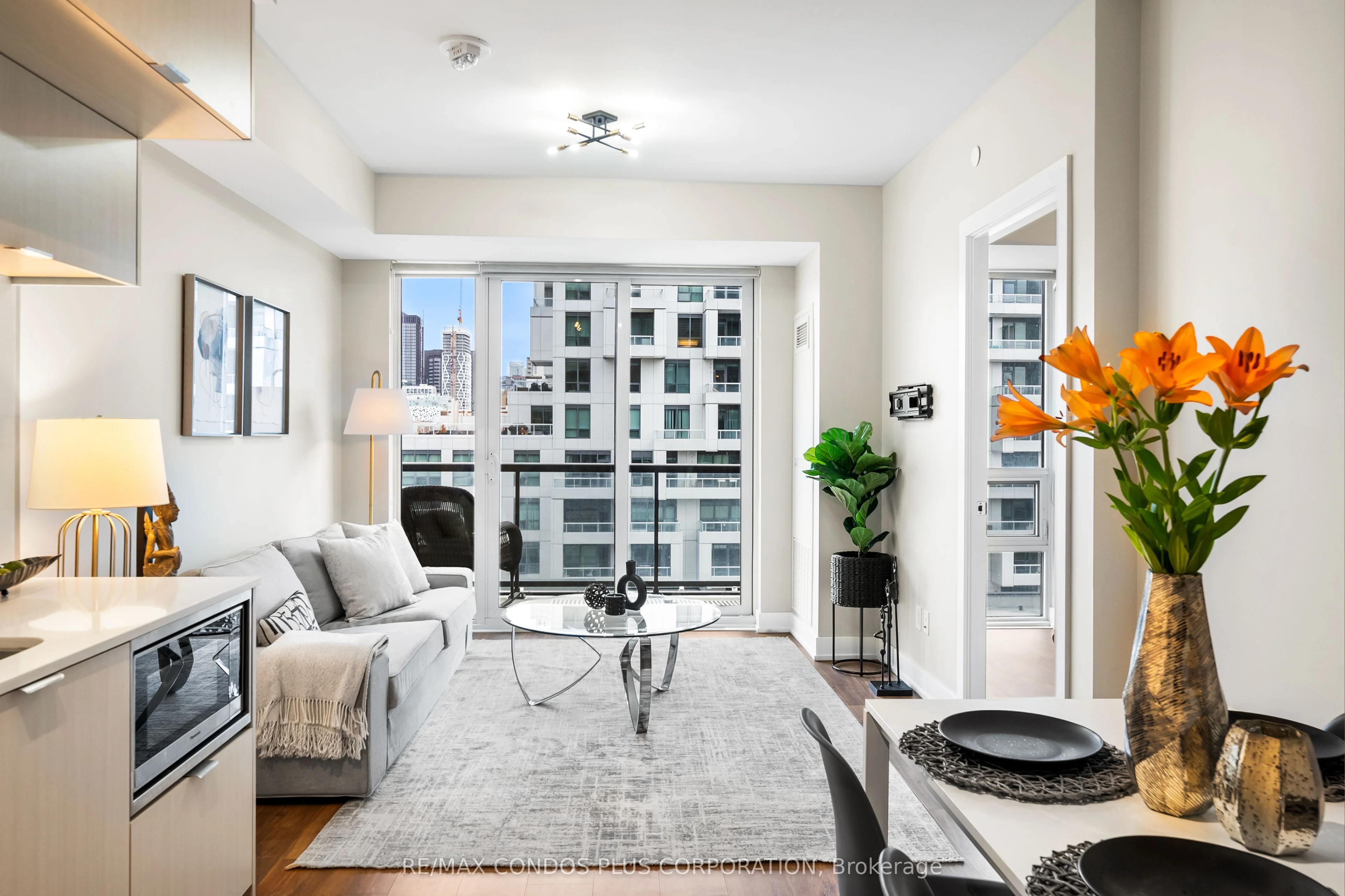 80 Vanauley Street 511, Toronto C01, On M5t 0c9