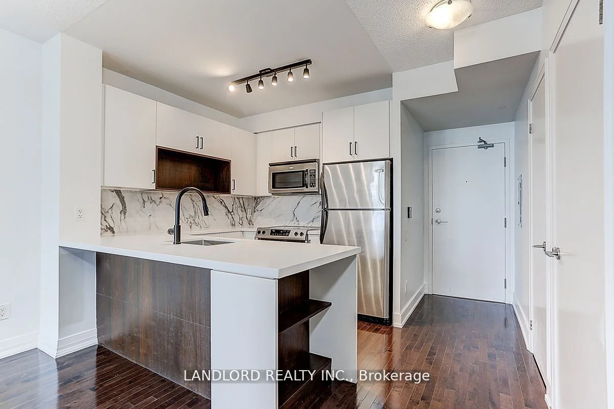 21 Carlton Street 2003, Toronto C08, ON M5B 1L3