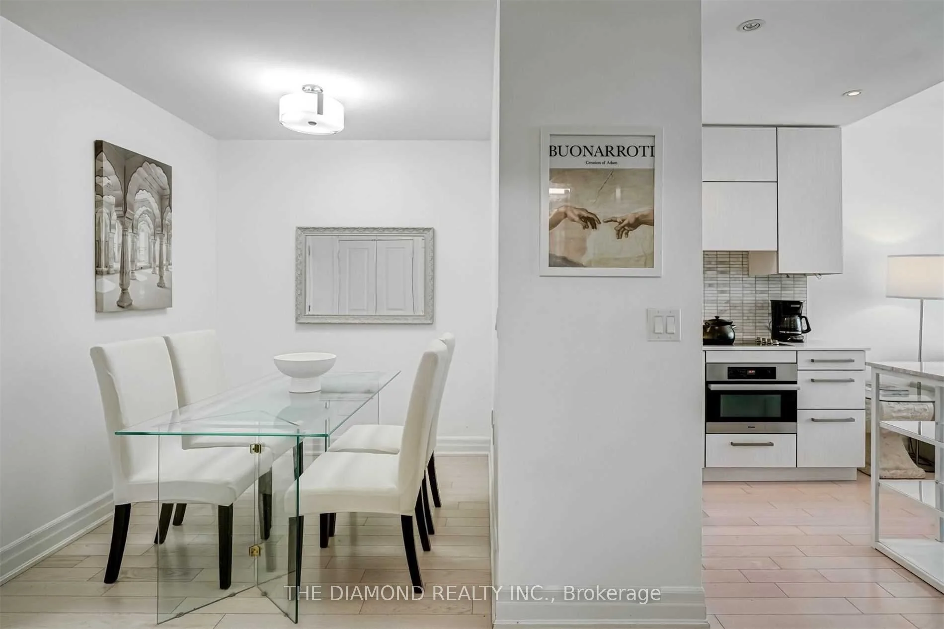 8 The Esplanade Street 2804, Toronto C01, ON M5E 0A6