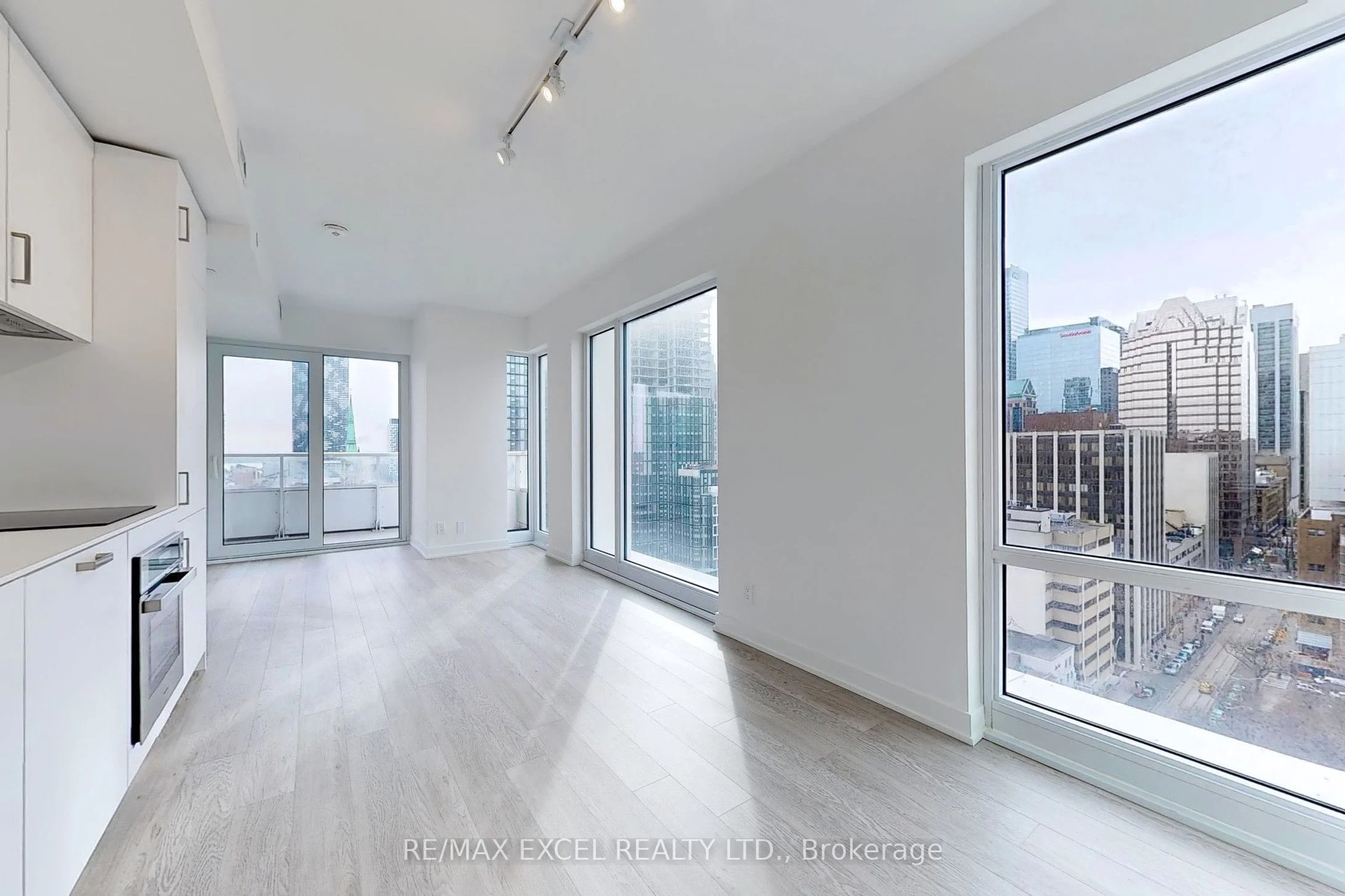 111 Queen Street E 1710, Toronto C08, On M5h 2m5