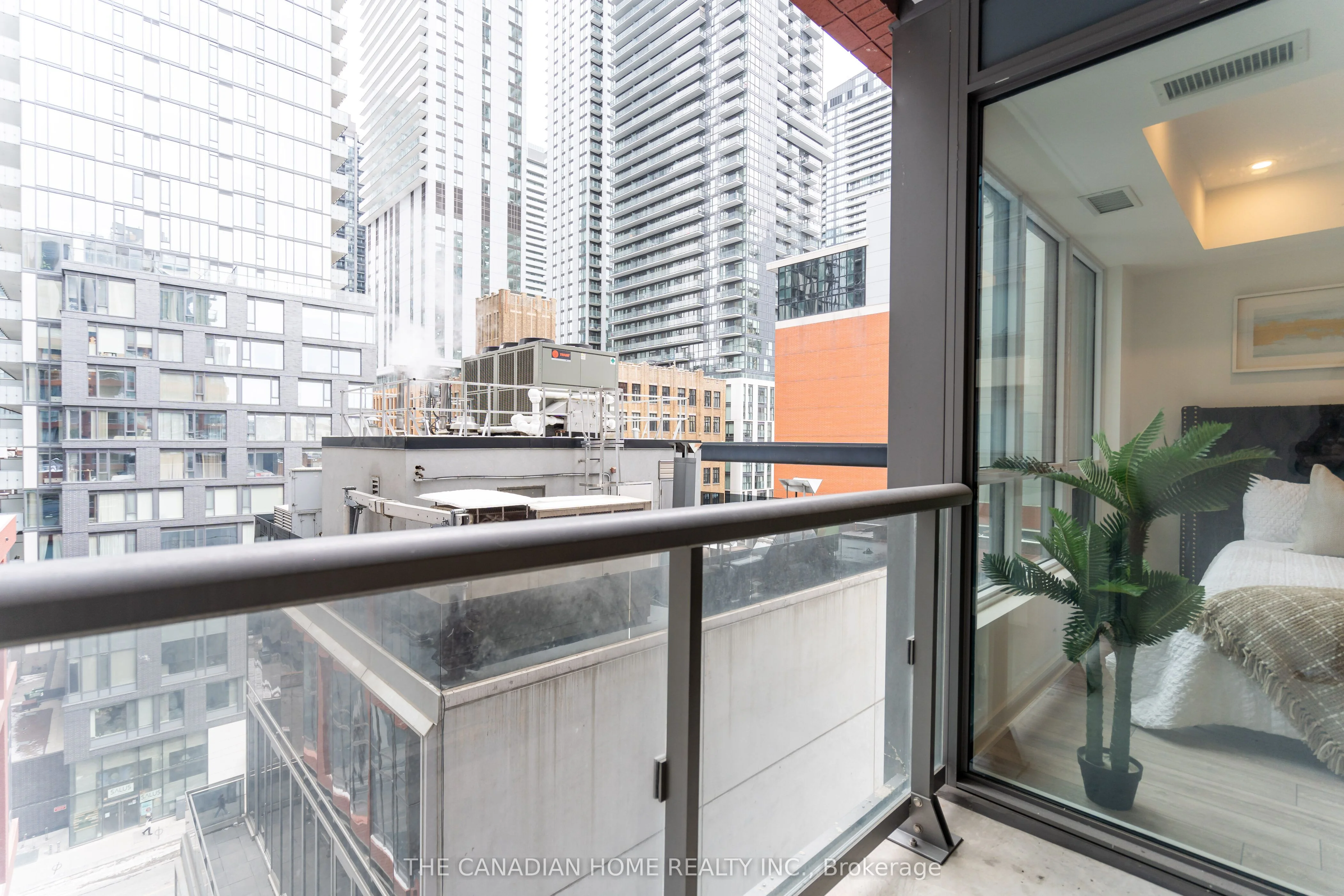 108 Peter St Street 915, Toronto C01, ON M5V 0W2