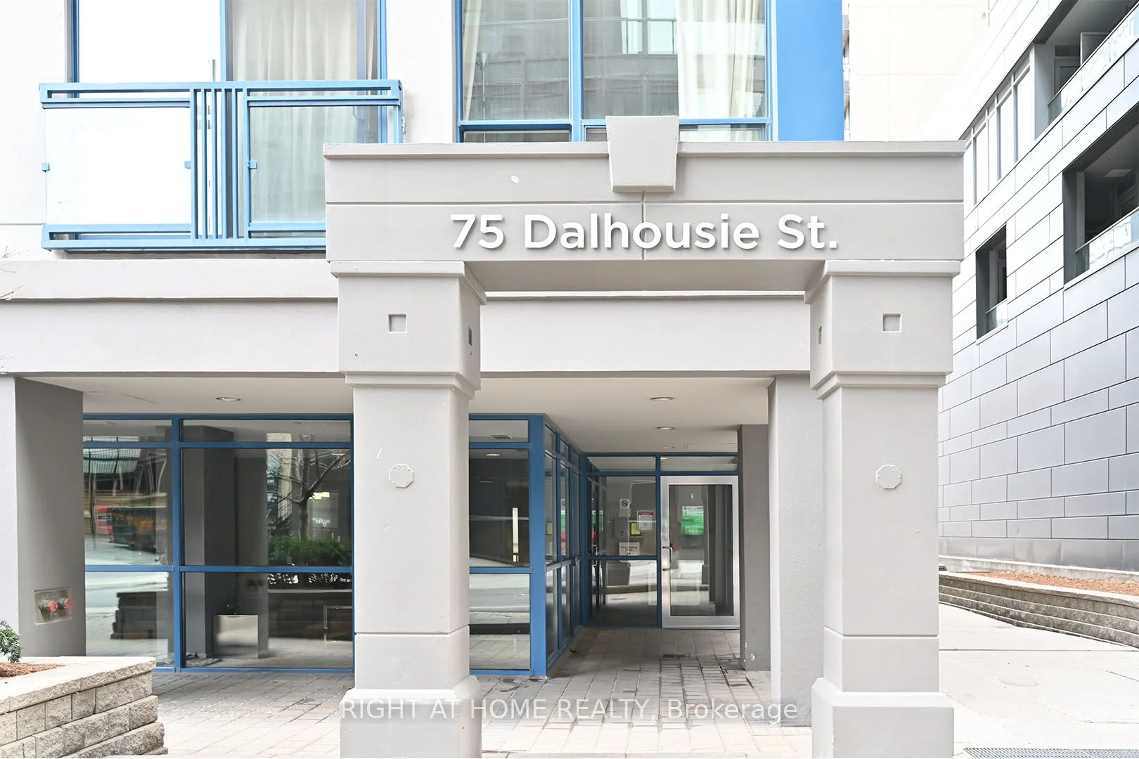 75 Dalhousie Street 401, Toronto C08, On M5b 2r9
