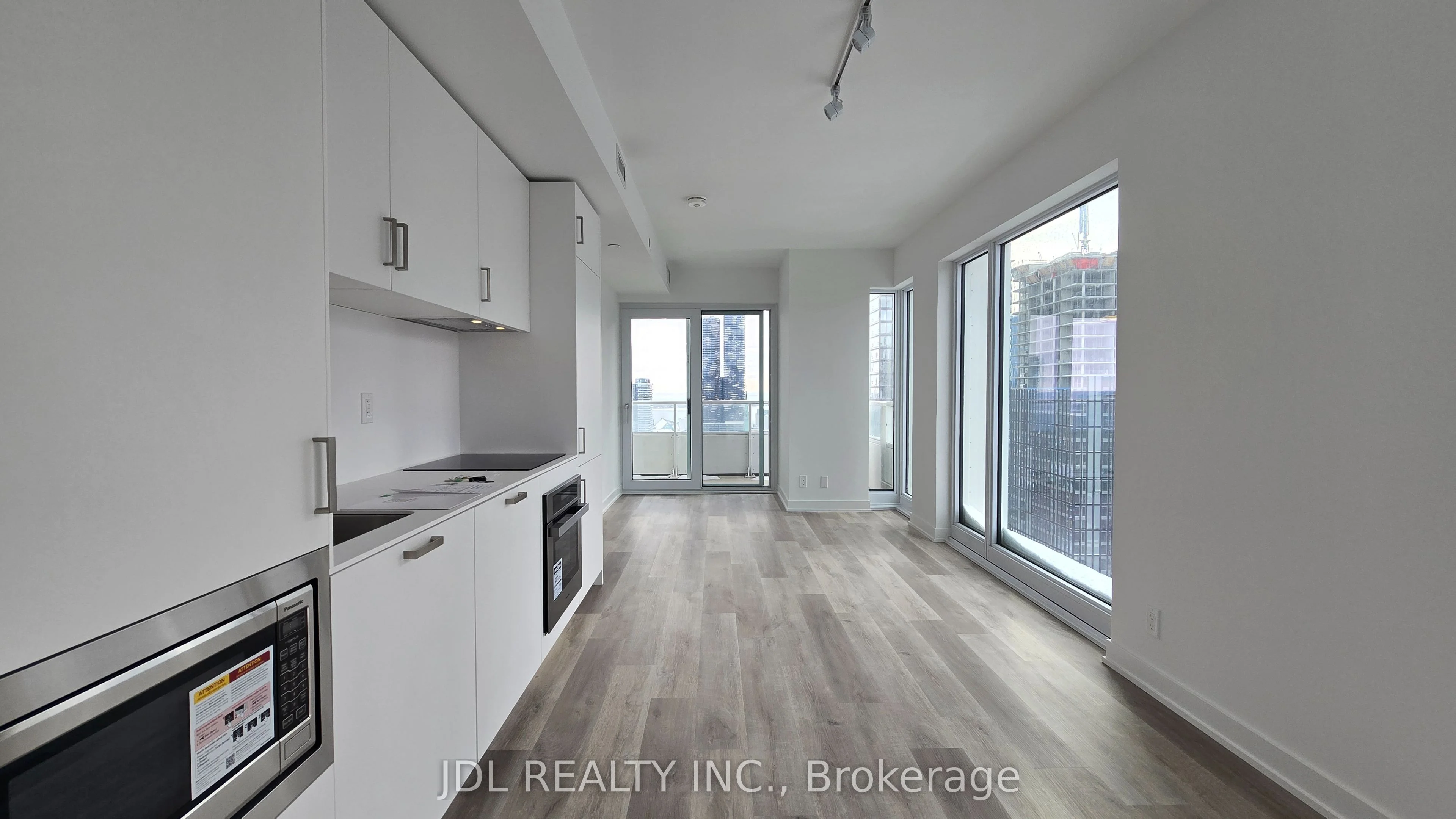 88 Queen Street E 3010, Toronto C08, On M5c 0b6