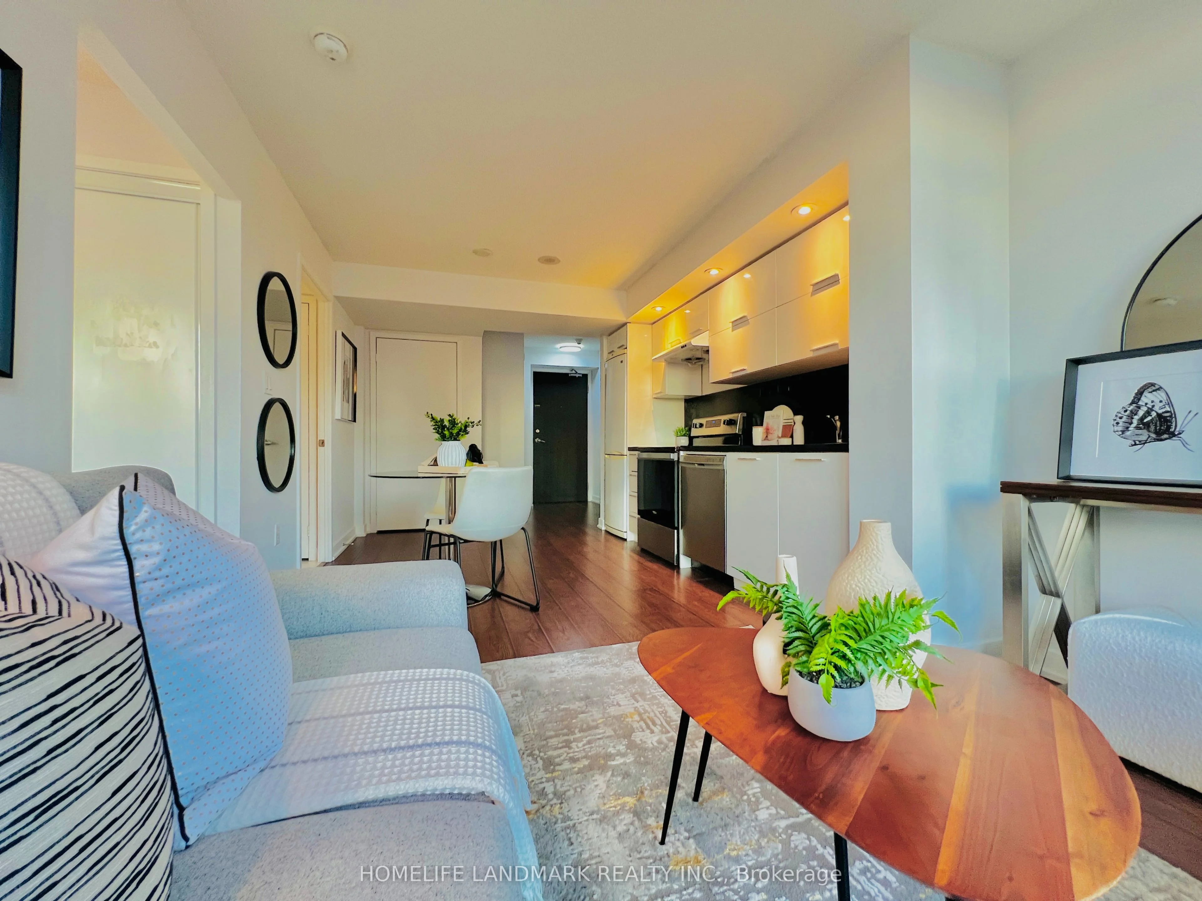 25 Capreol Court 1708, Toronto C01, On M5v 3z7