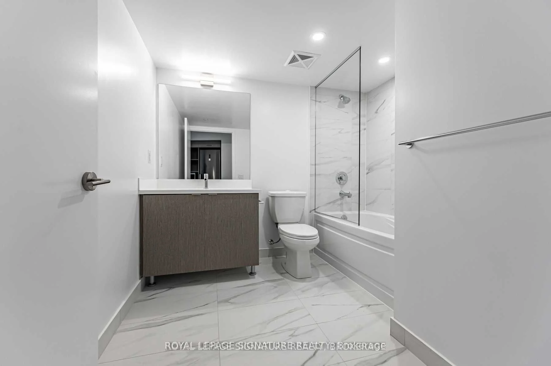 219 Dundas Street E 2108, Toronto C08, ON M5A 0V1