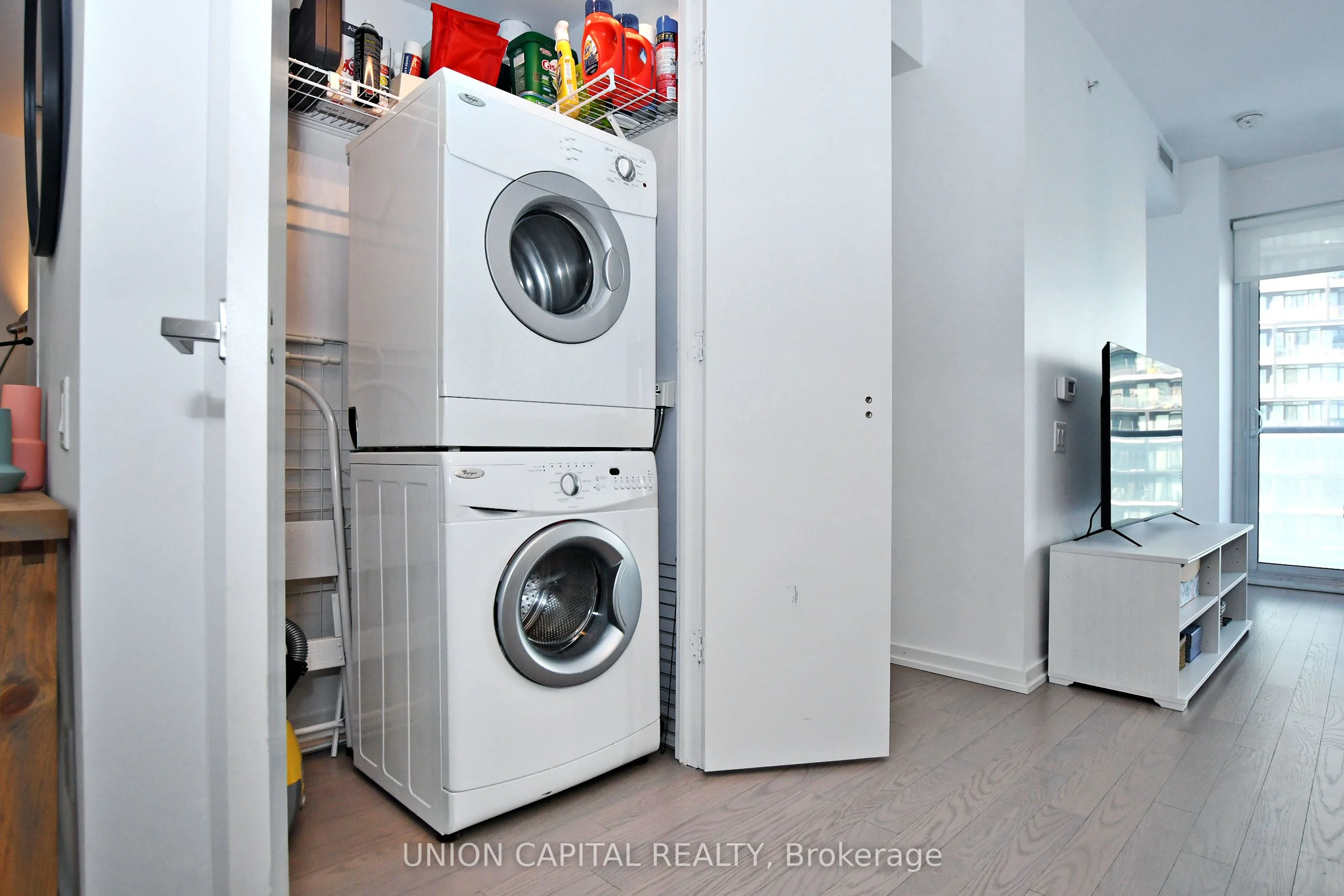 101 Peter Street 2512, Toronto C01, ON M5V 0G6