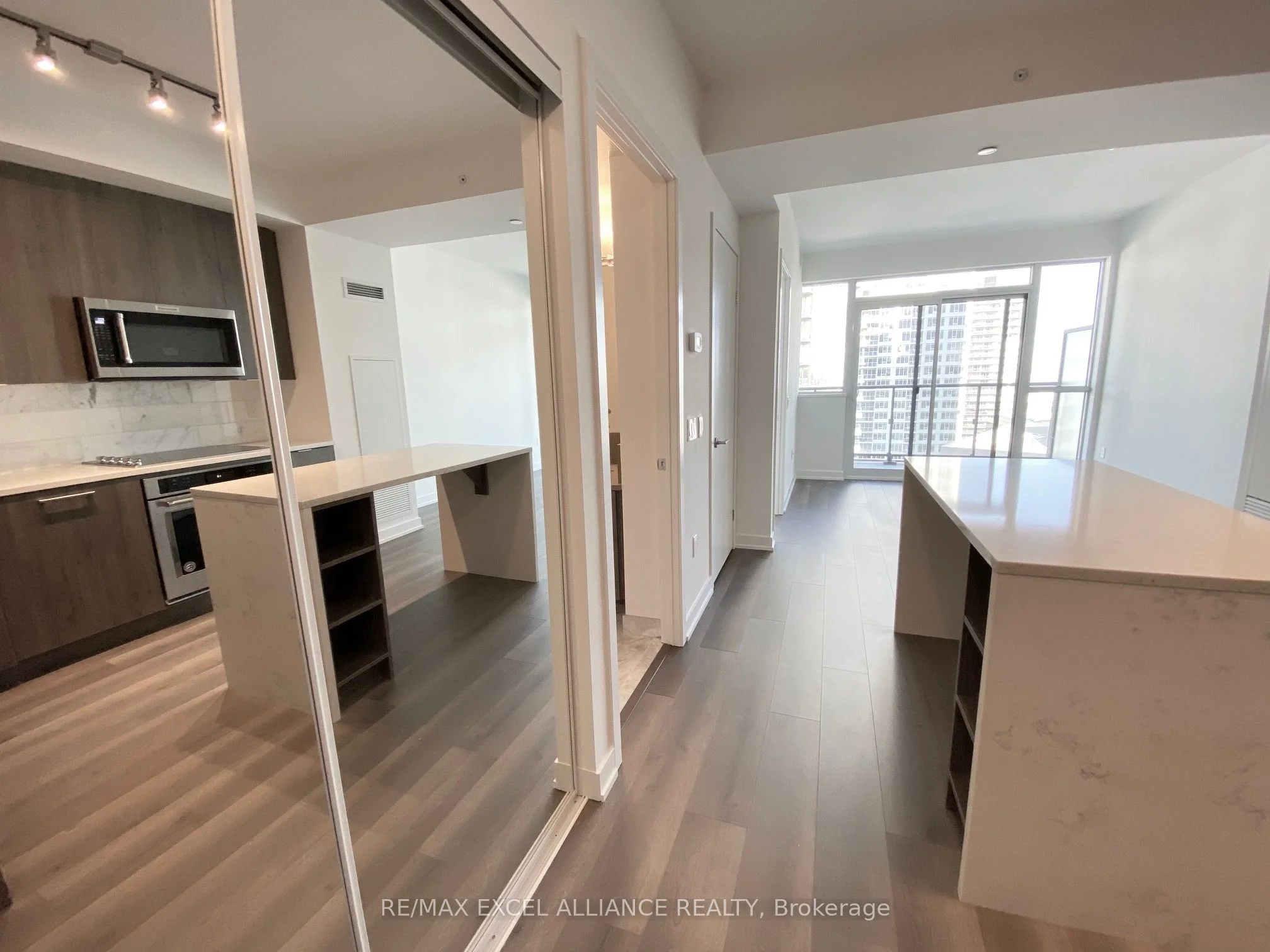 38 Iannuzzi Street 2107, Toronto C01, ON M5V 0S2